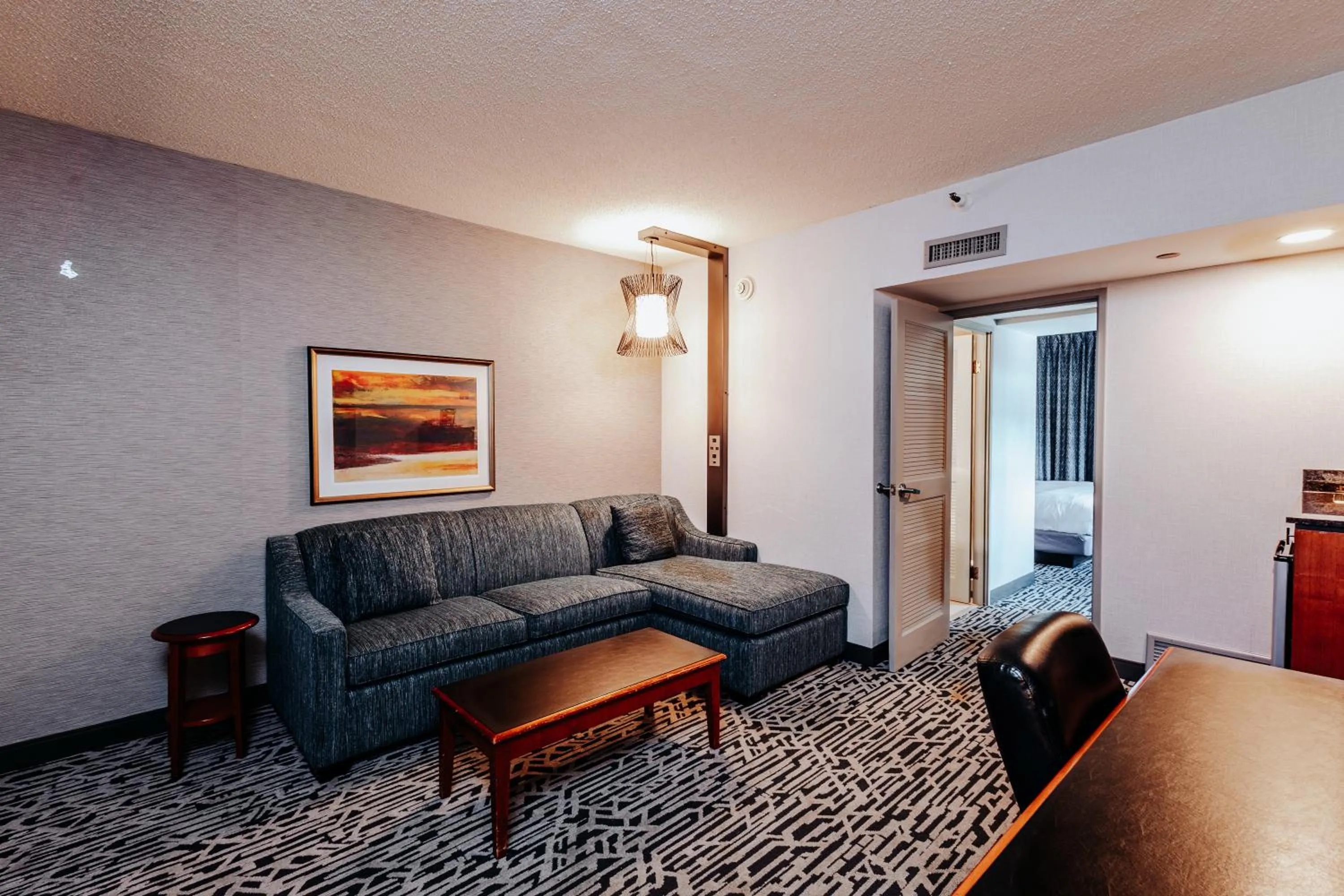 Living room in DoubleTree Suites by Hilton Hotel & Conference Center Chicago-Downers Grove