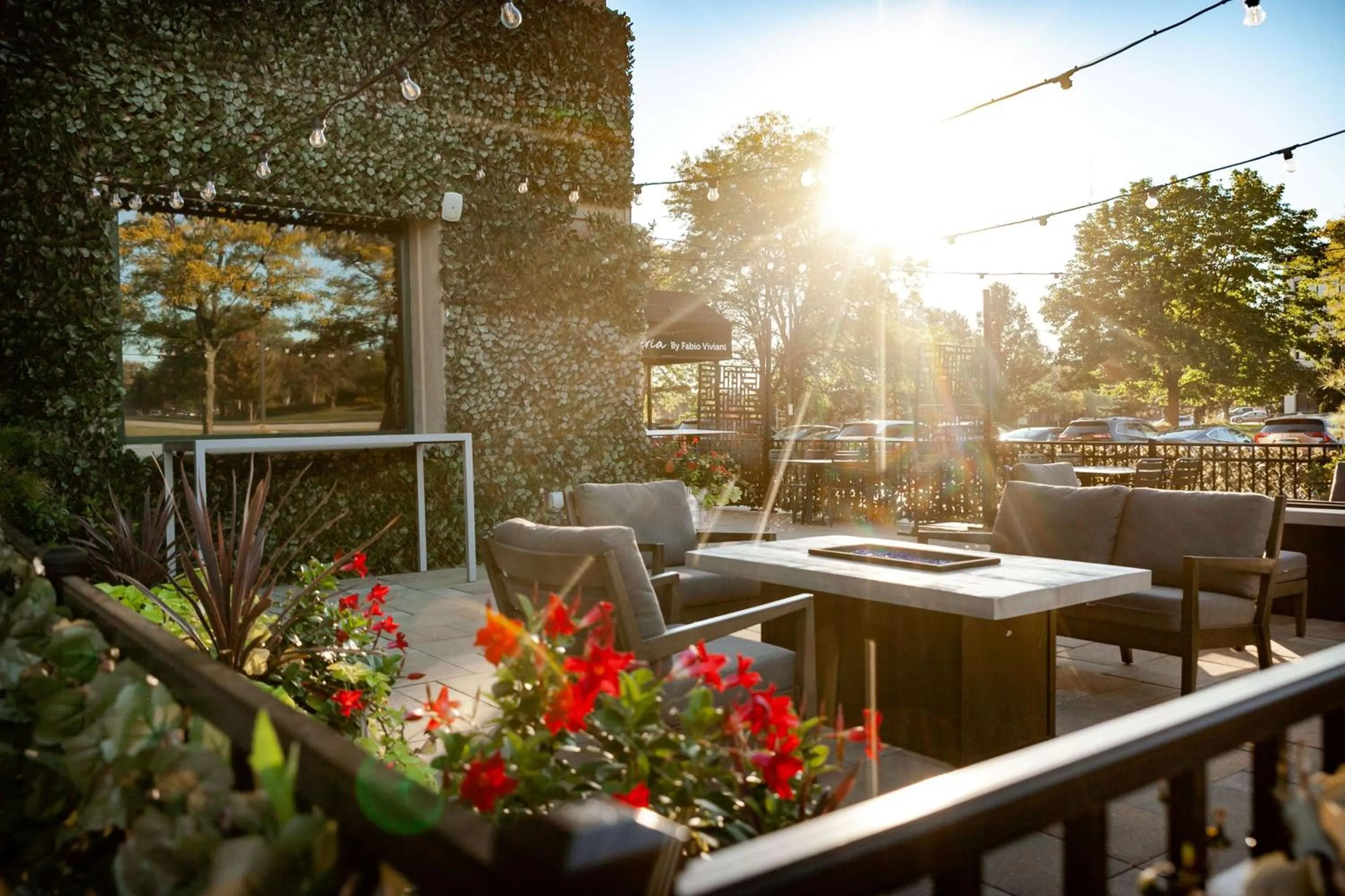 Restaurant/places to eat in DoubleTree Suites by Hilton Hotel & Conference Center Chicago-Downers Grove