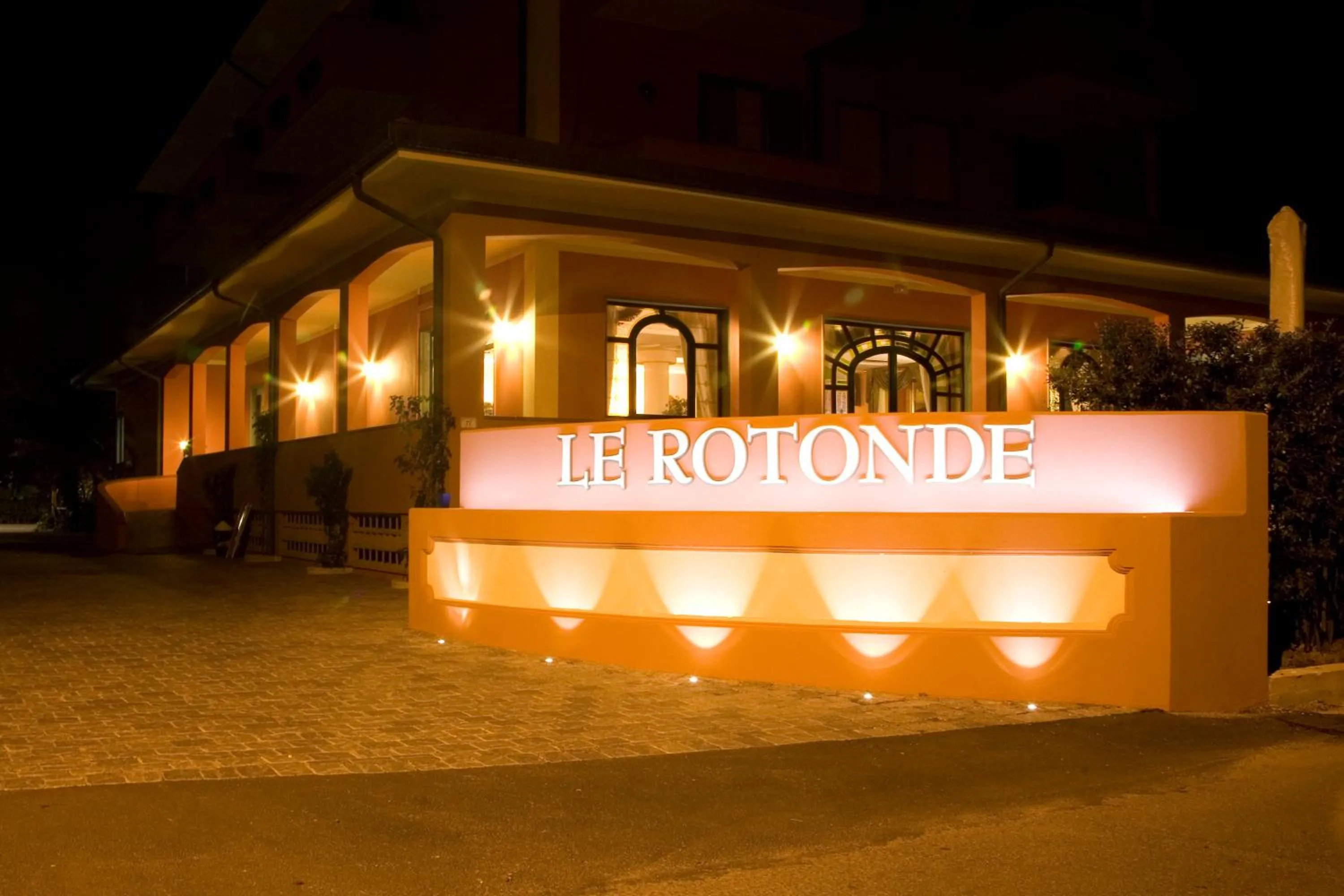Property building in Hotel Le Rotonde