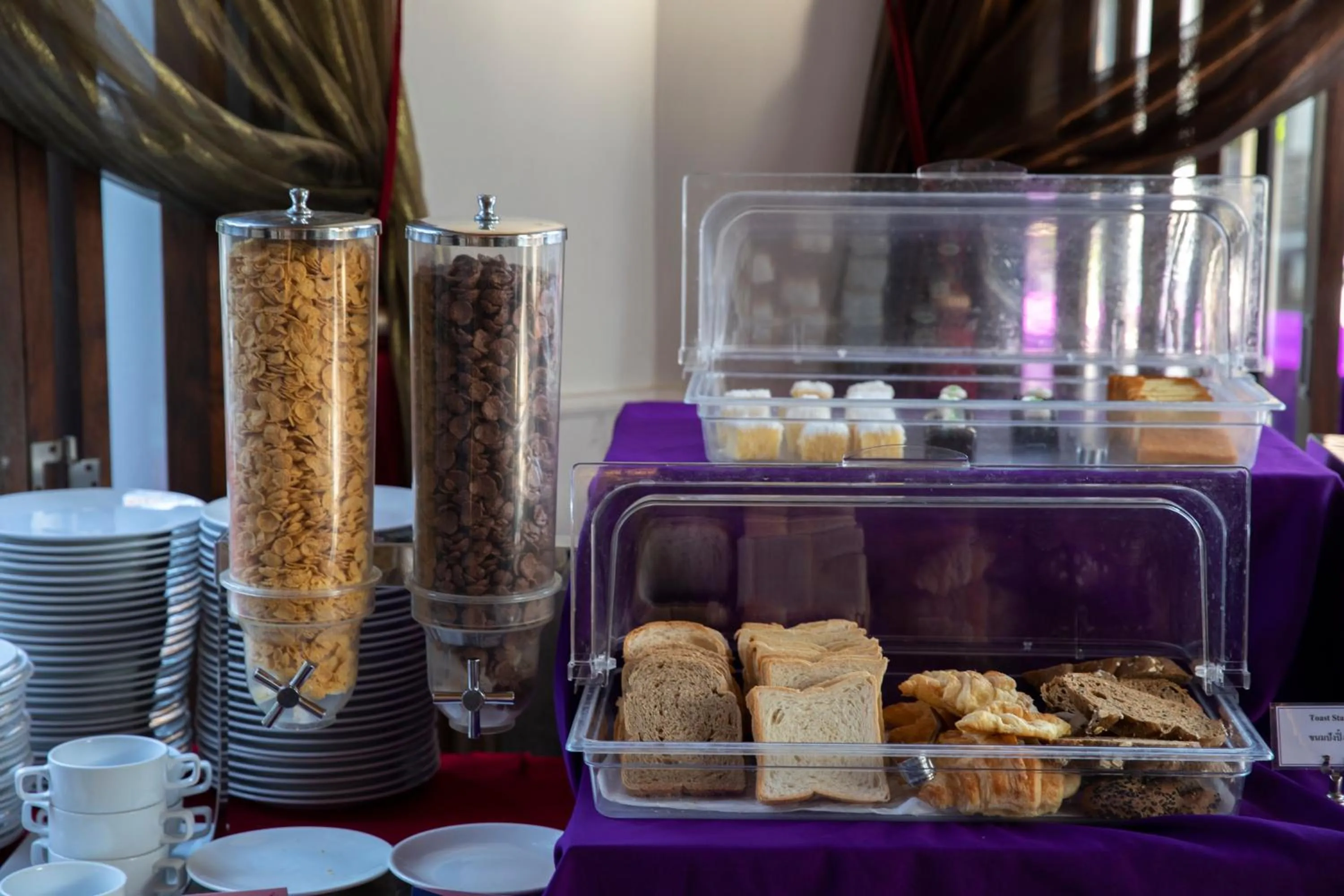 Food and drinks in Samed Pavilion Resort