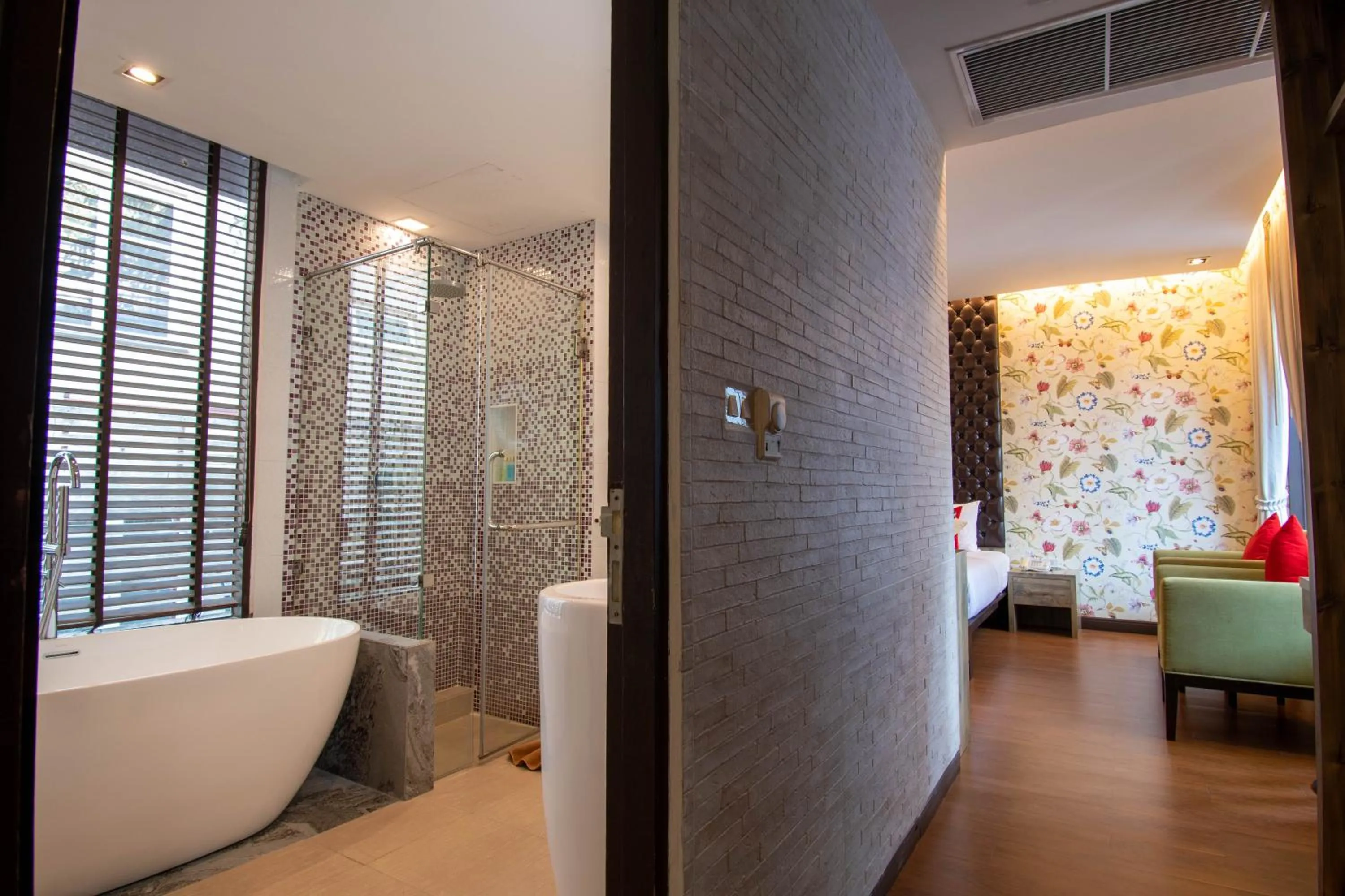 Bathroom, Bed in Samed Pavilion Resort