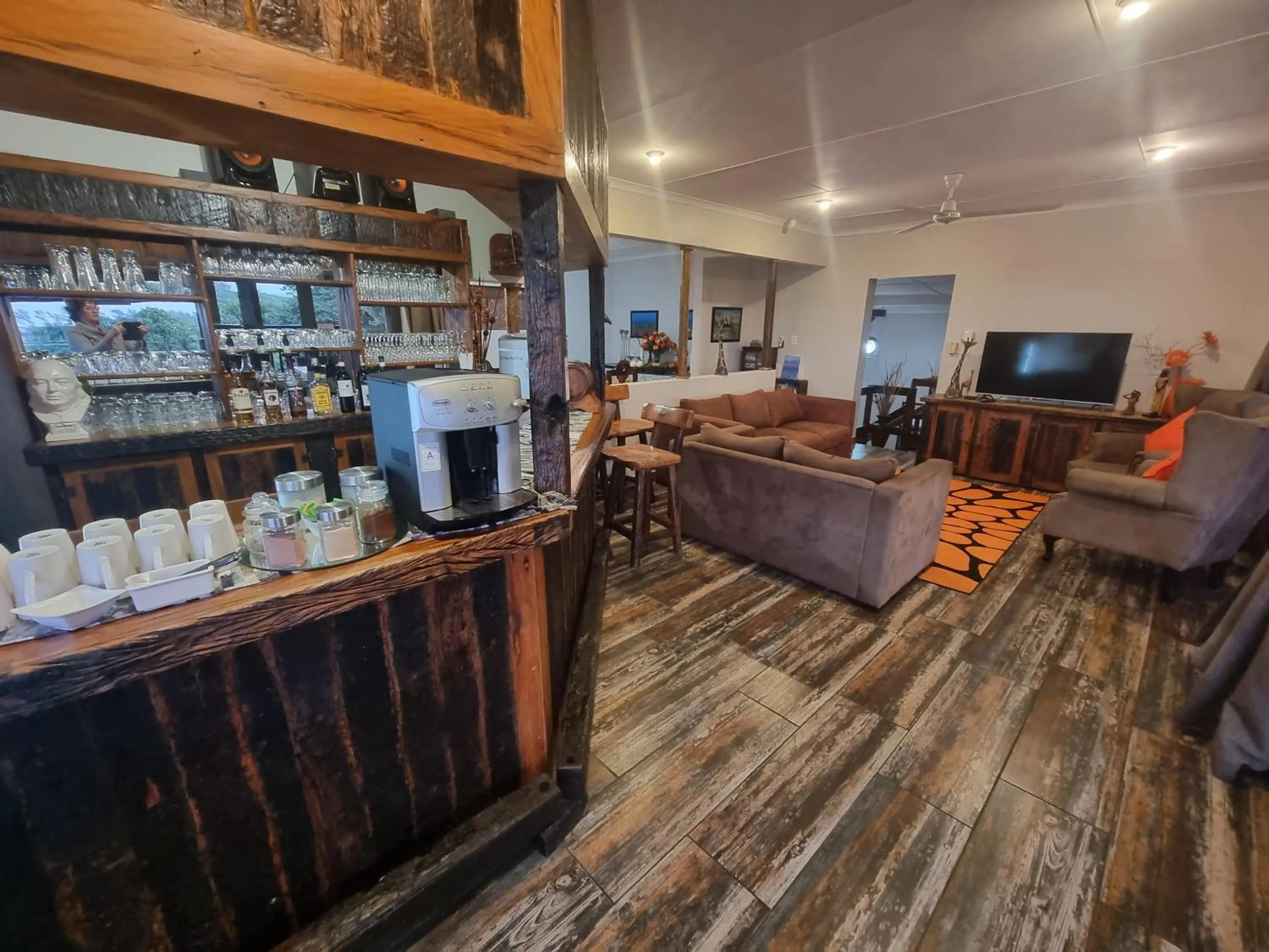 Lounge or bar in Ndiza Lodge and Cabanas