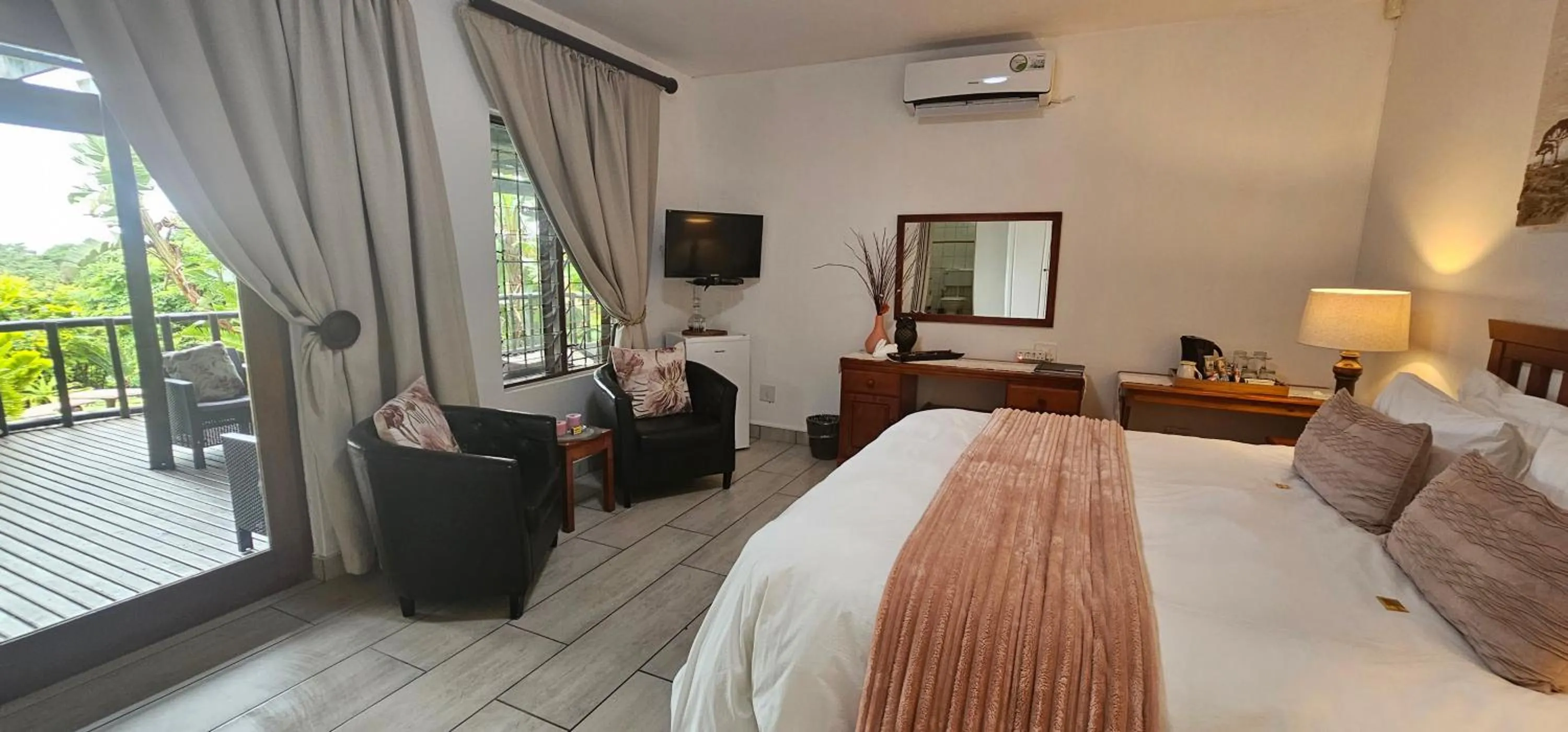 Bedroom, Bed in Ndiza Lodge and Cabanas