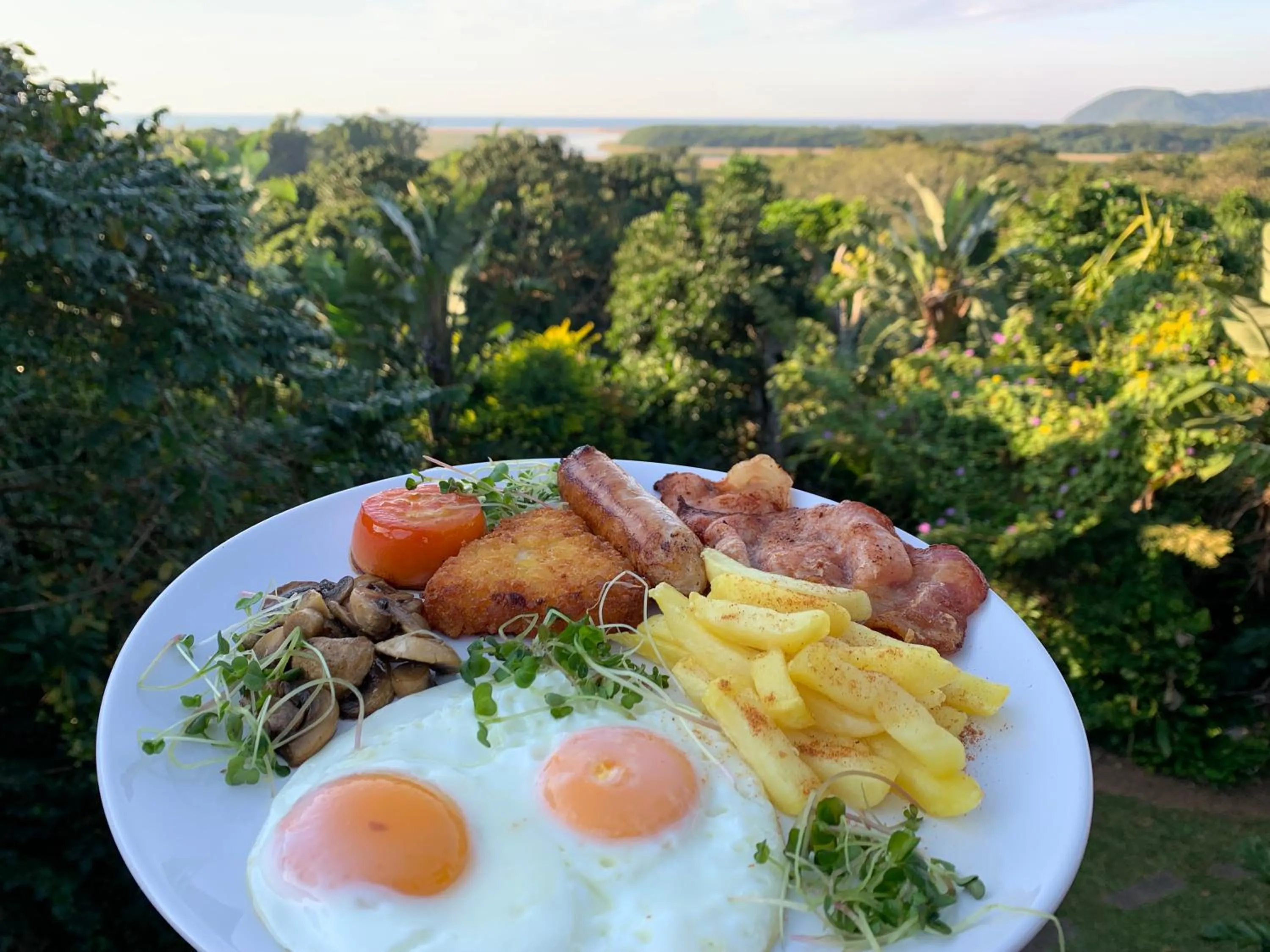 Breakfast in Ndiza Lodge and Cabanas