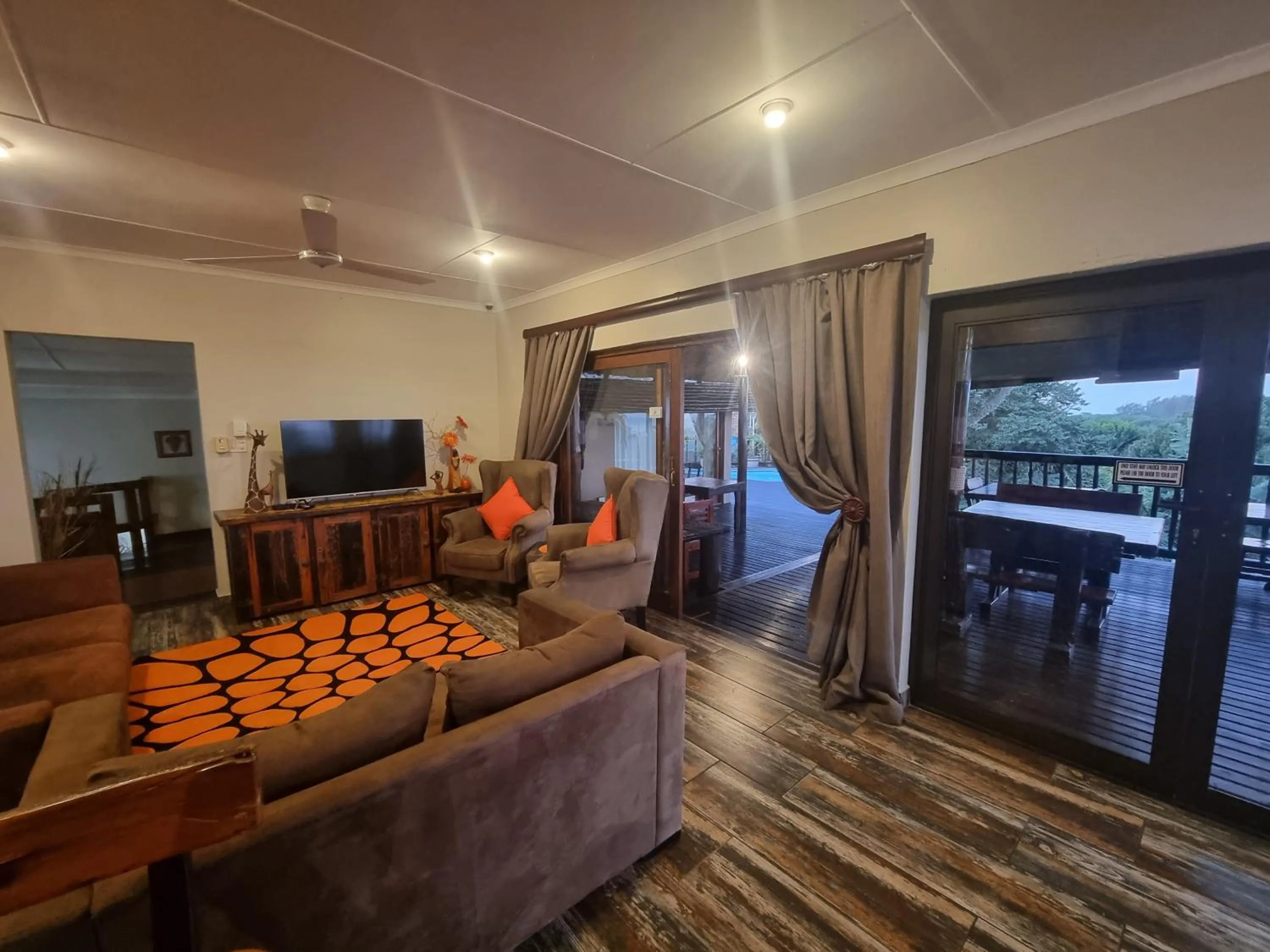 Lounge or bar in Ndiza Lodge and Cabanas