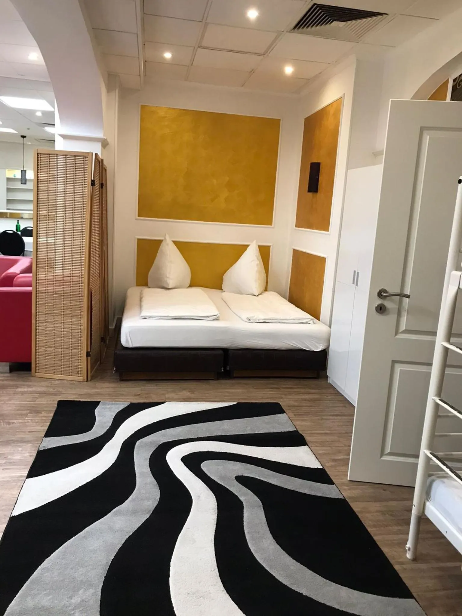 Photo of the whole room, Bed in Hotel Glockengasse