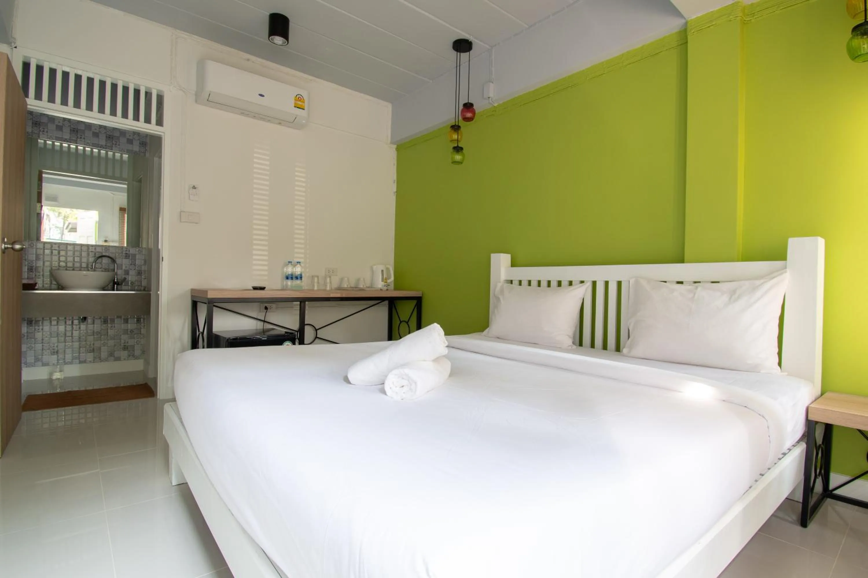 Bedroom, Bed in Lazy Sandals