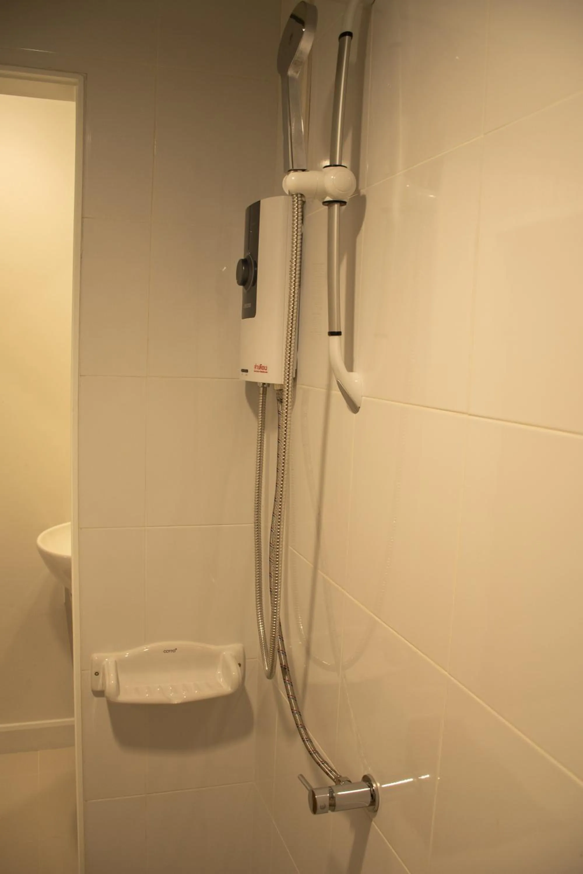 Shower in Lazy Sandals