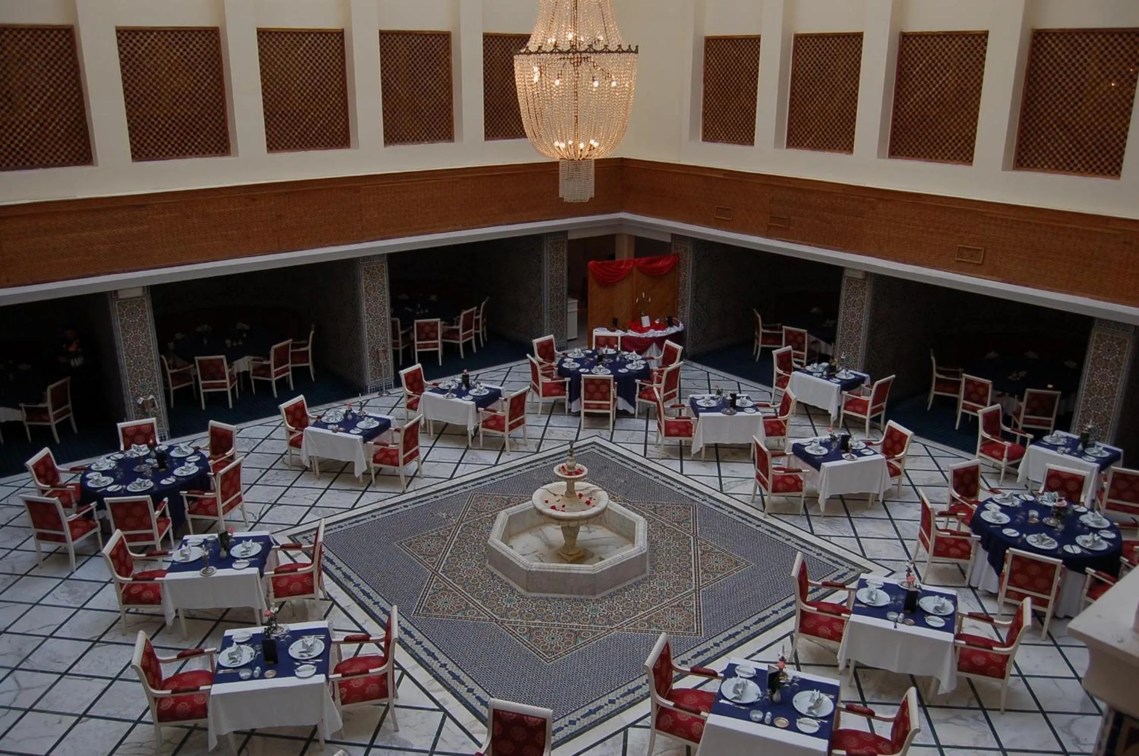 Restaurant/places to eat in Amir Palace