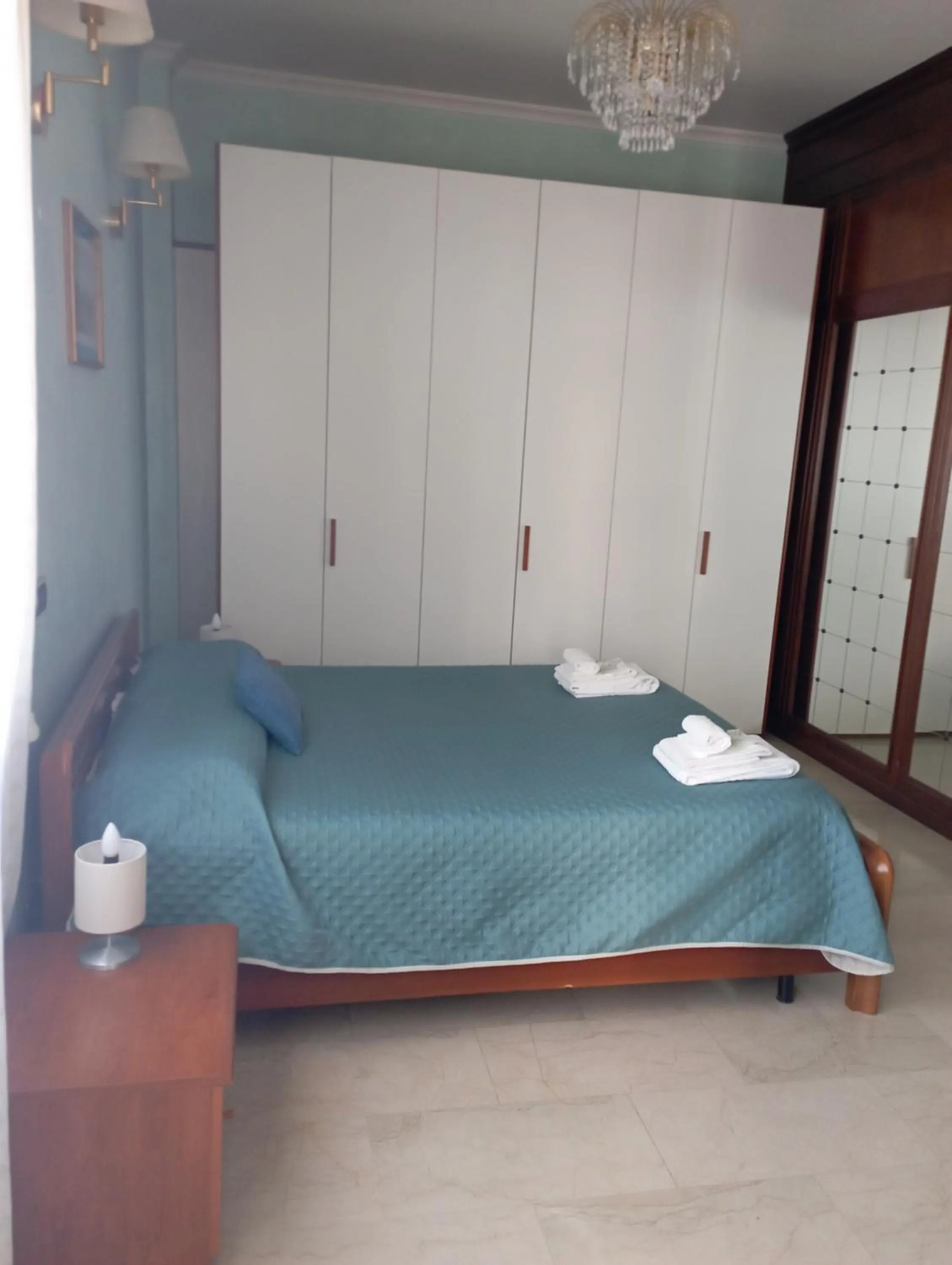 Photo of the whole room, Bed in B&B "Feelgood"