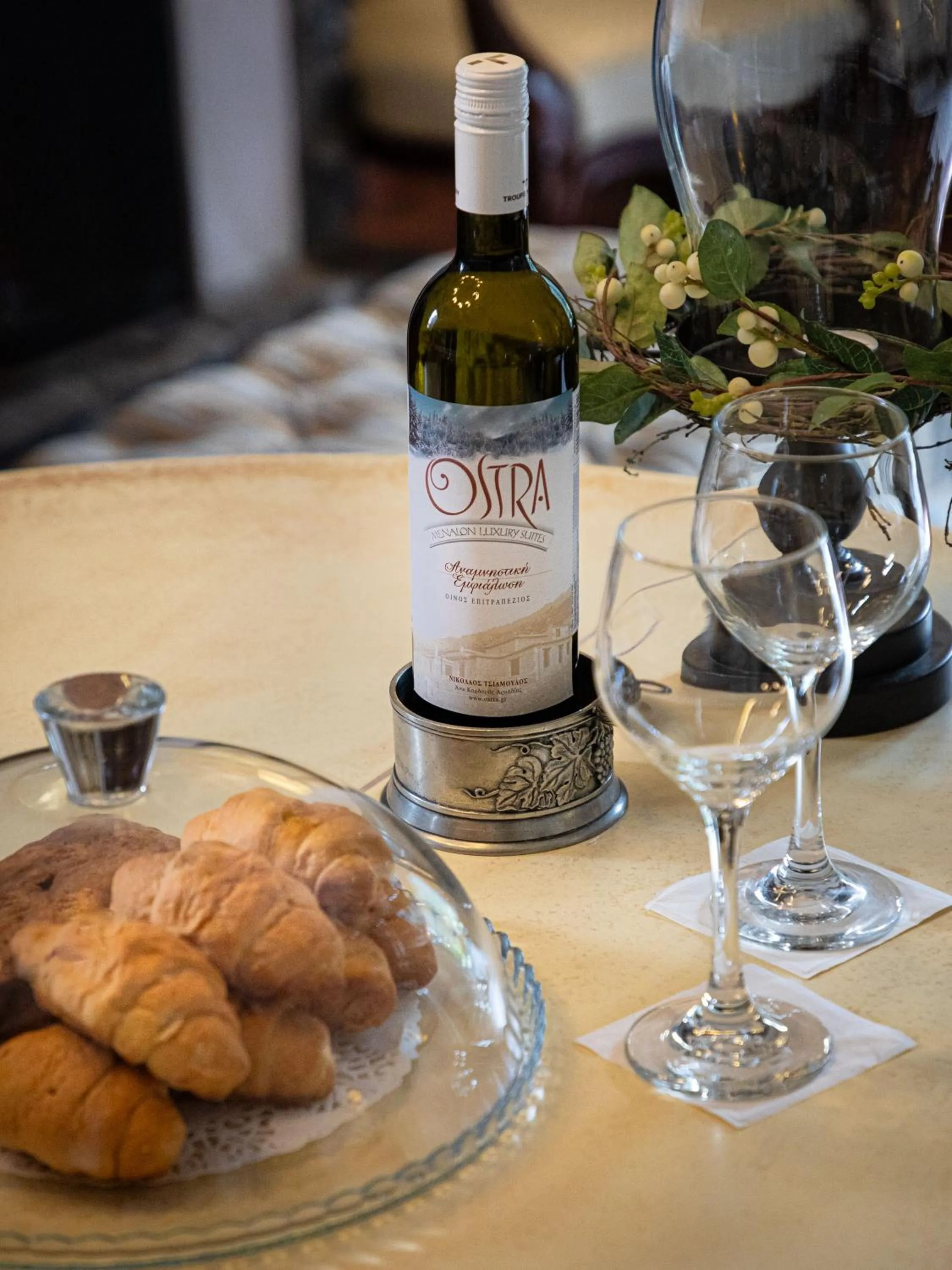 Food and drinks in Ostra Menalon Luxury Suites