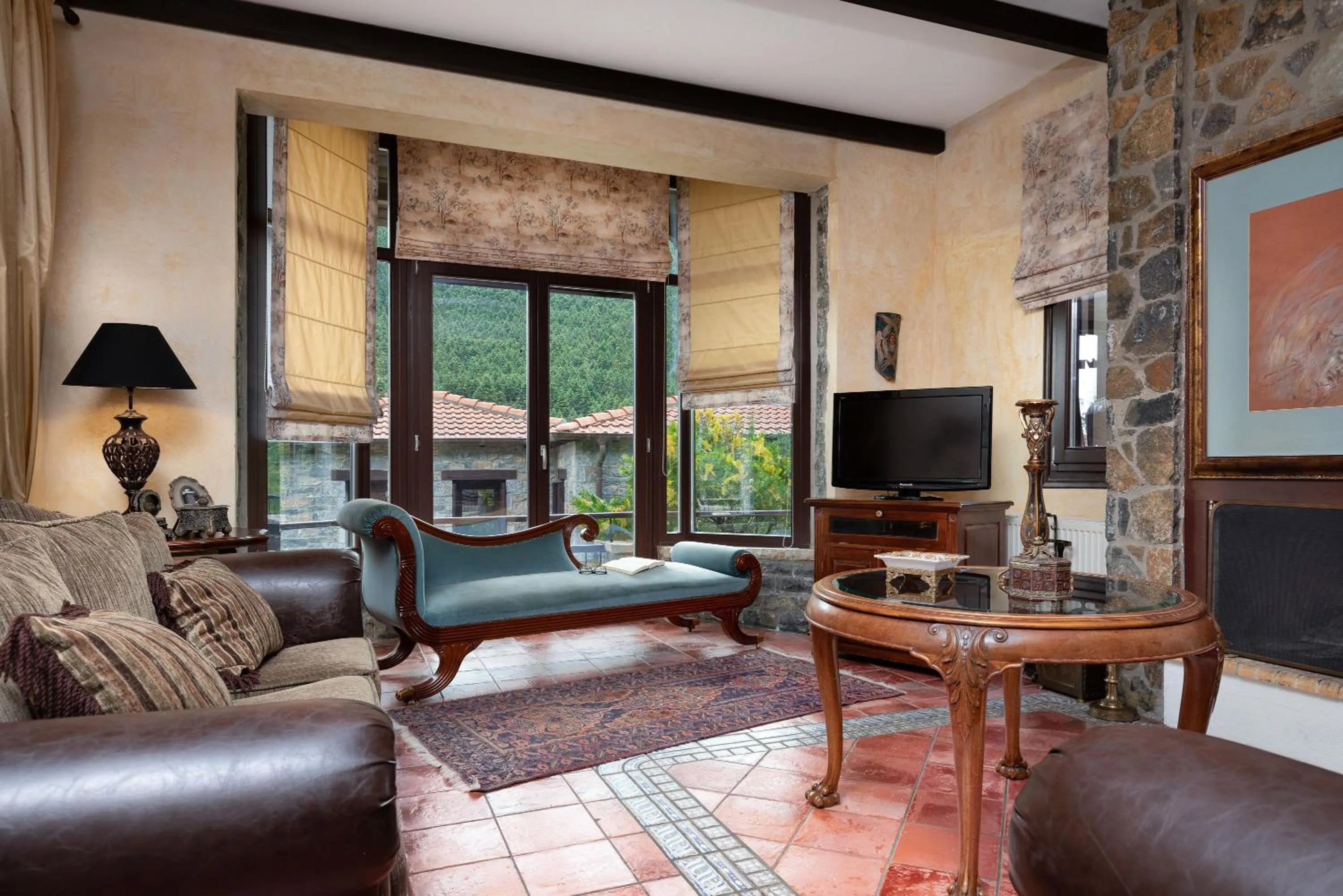 Living room in Ostra Menalon Luxury Suites