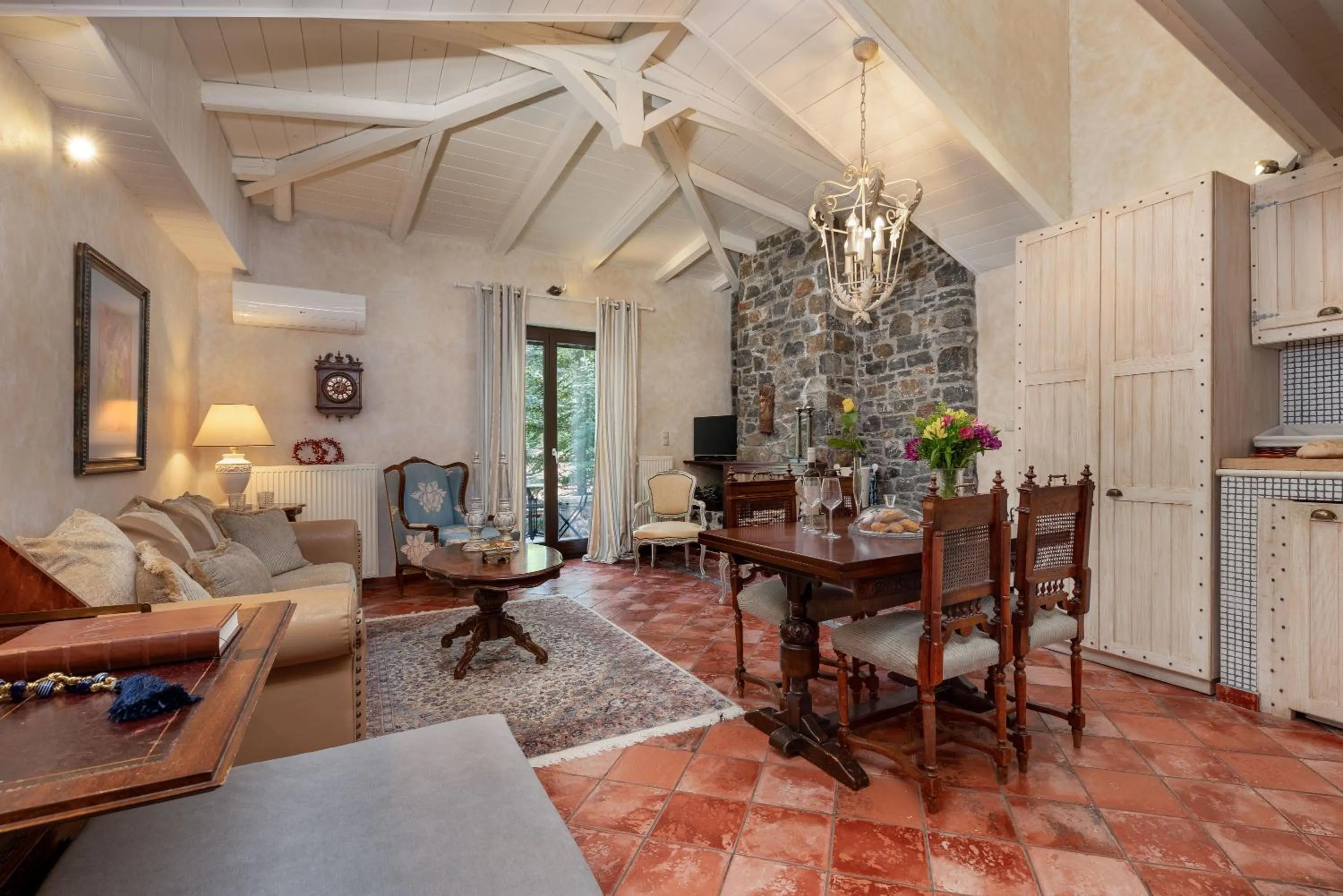 Kitchen or kitchenette in Ostra Menalon Luxury Suites