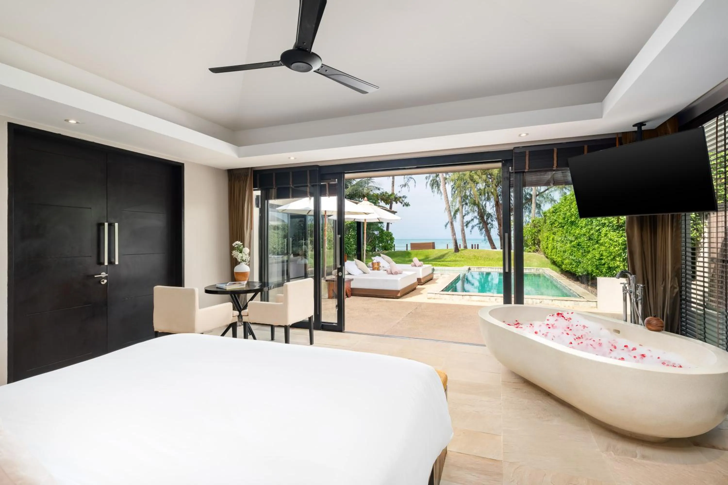 View (from property/room), Bed in Nikki Beach Resort & Spa Koh Samui