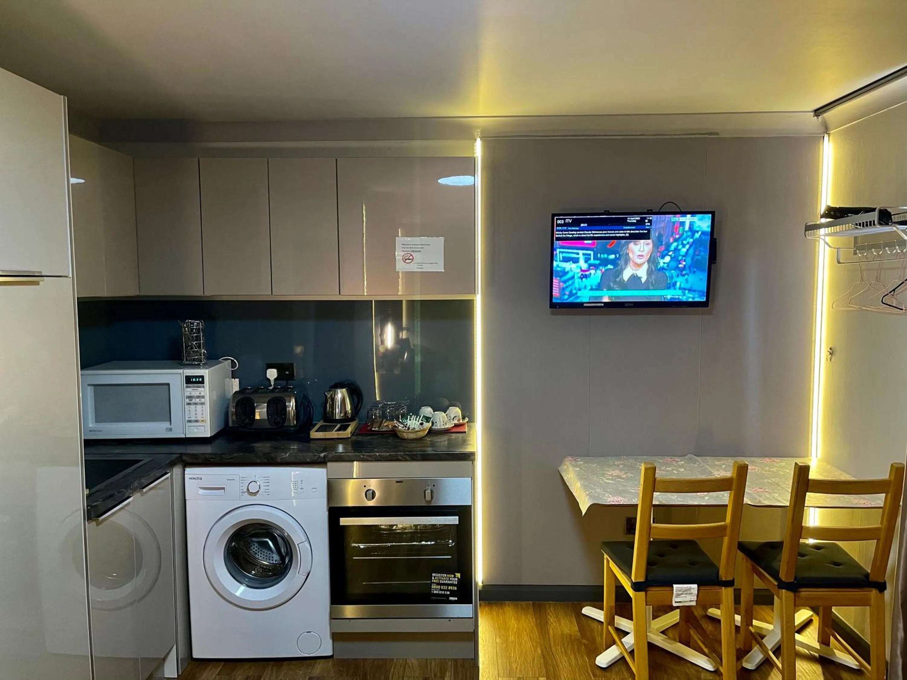 TV and multimedia in Hollybush Guest House