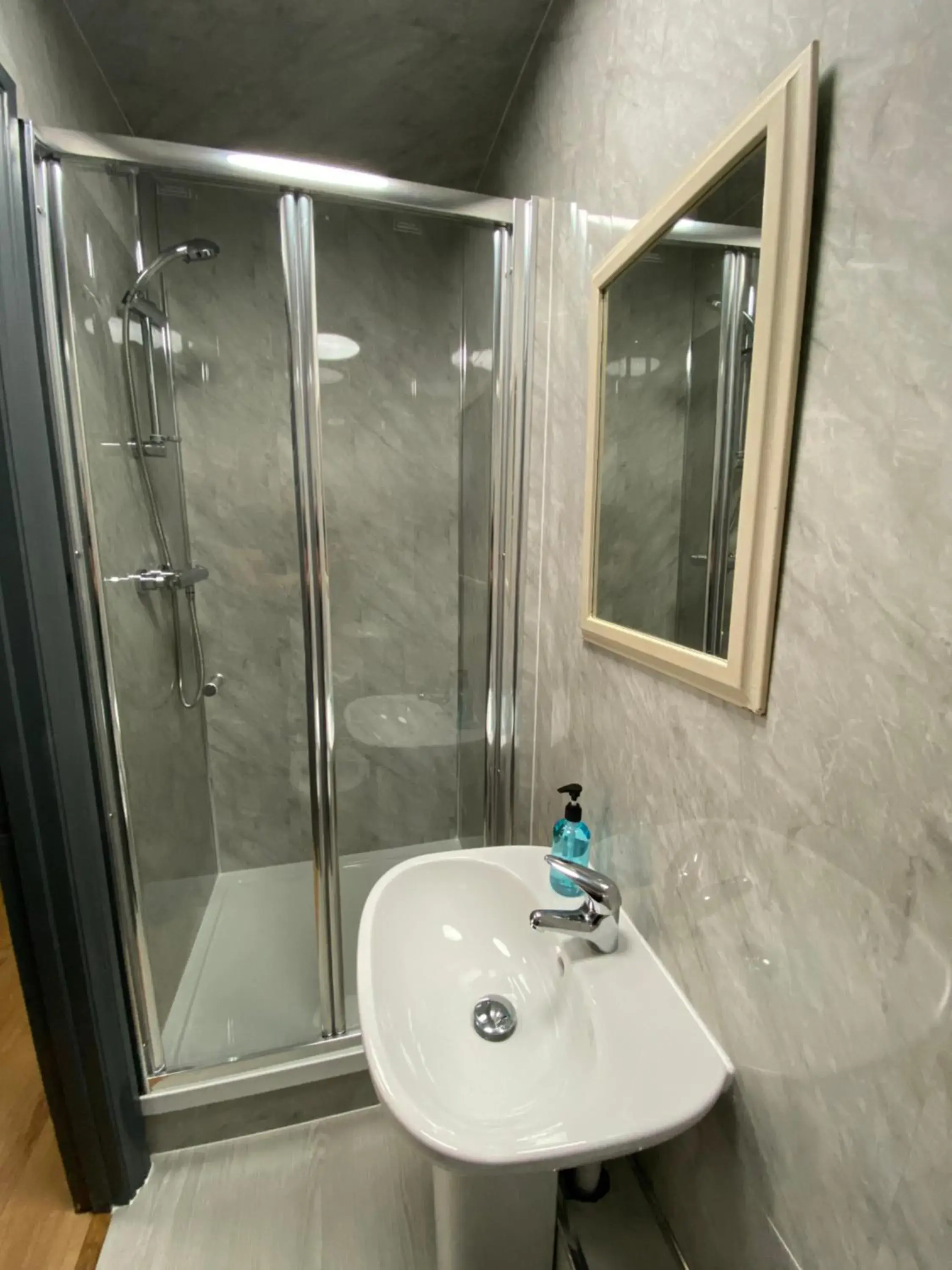 Double Room with Private Bathroom in Hollybush Guest House Double Room with Private Bathroom in Hollybush Guest House