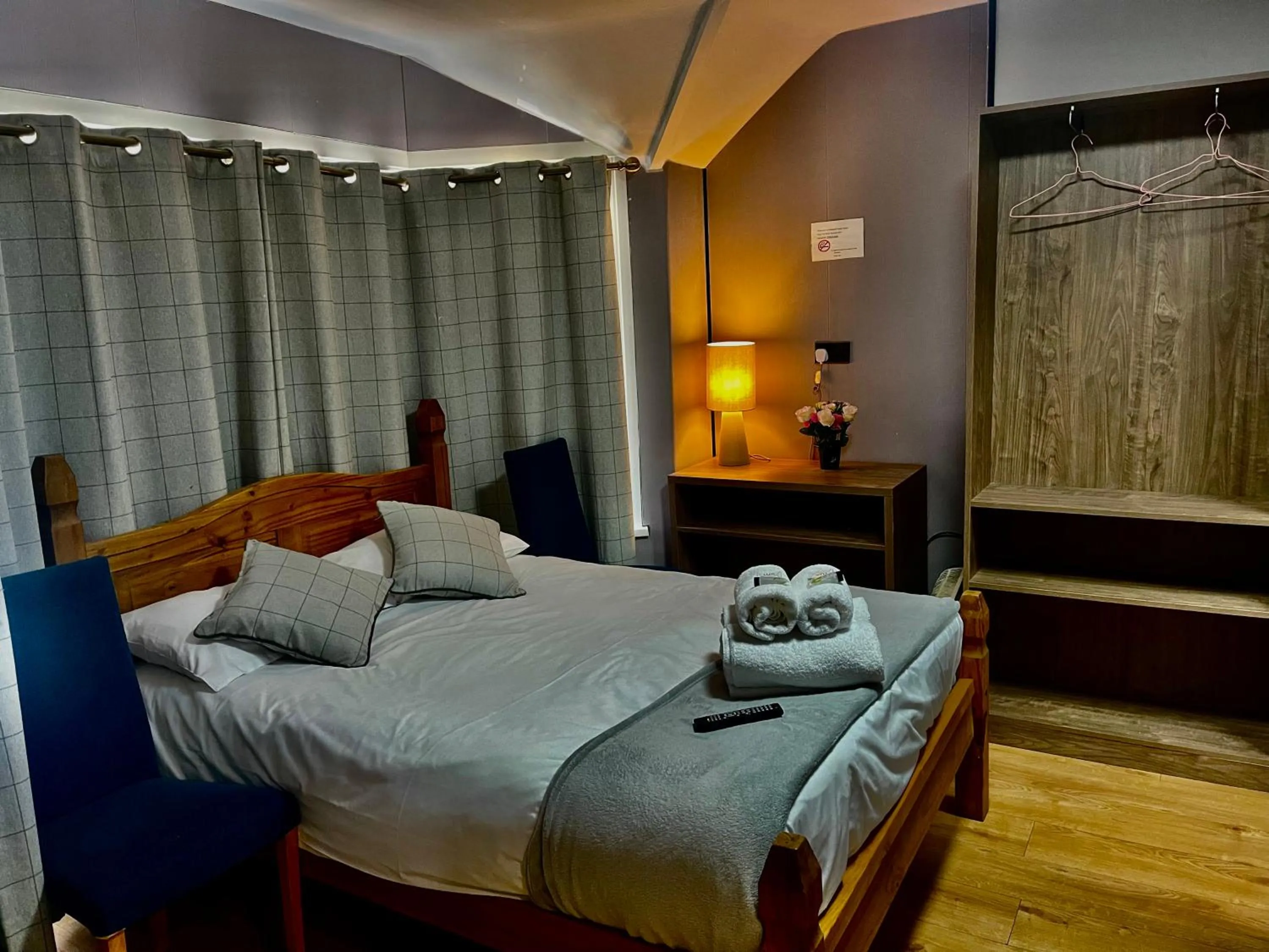 Bed in Hollybush Guest House