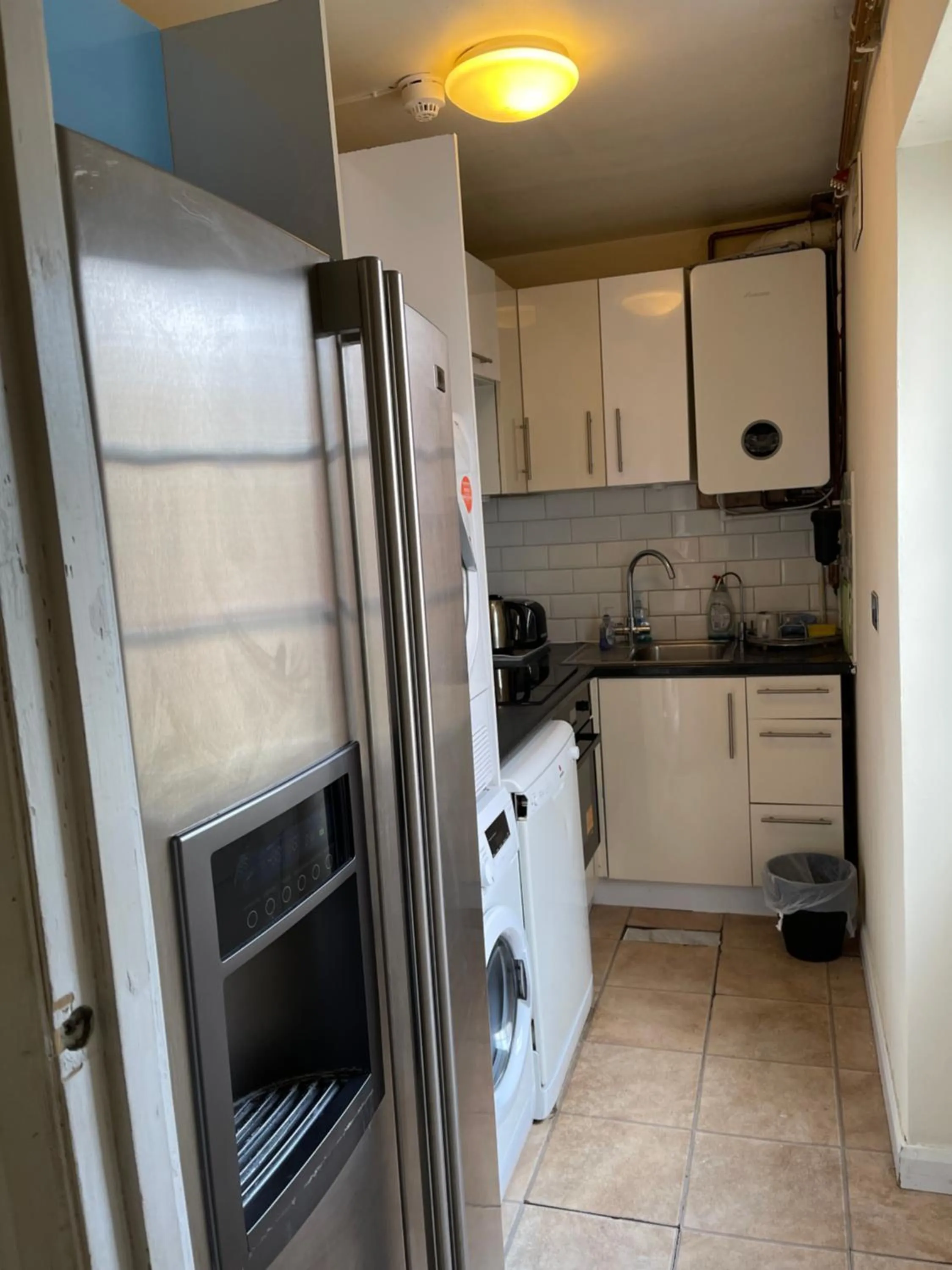 Kitchen or kitchenette in Hollybush Guest House