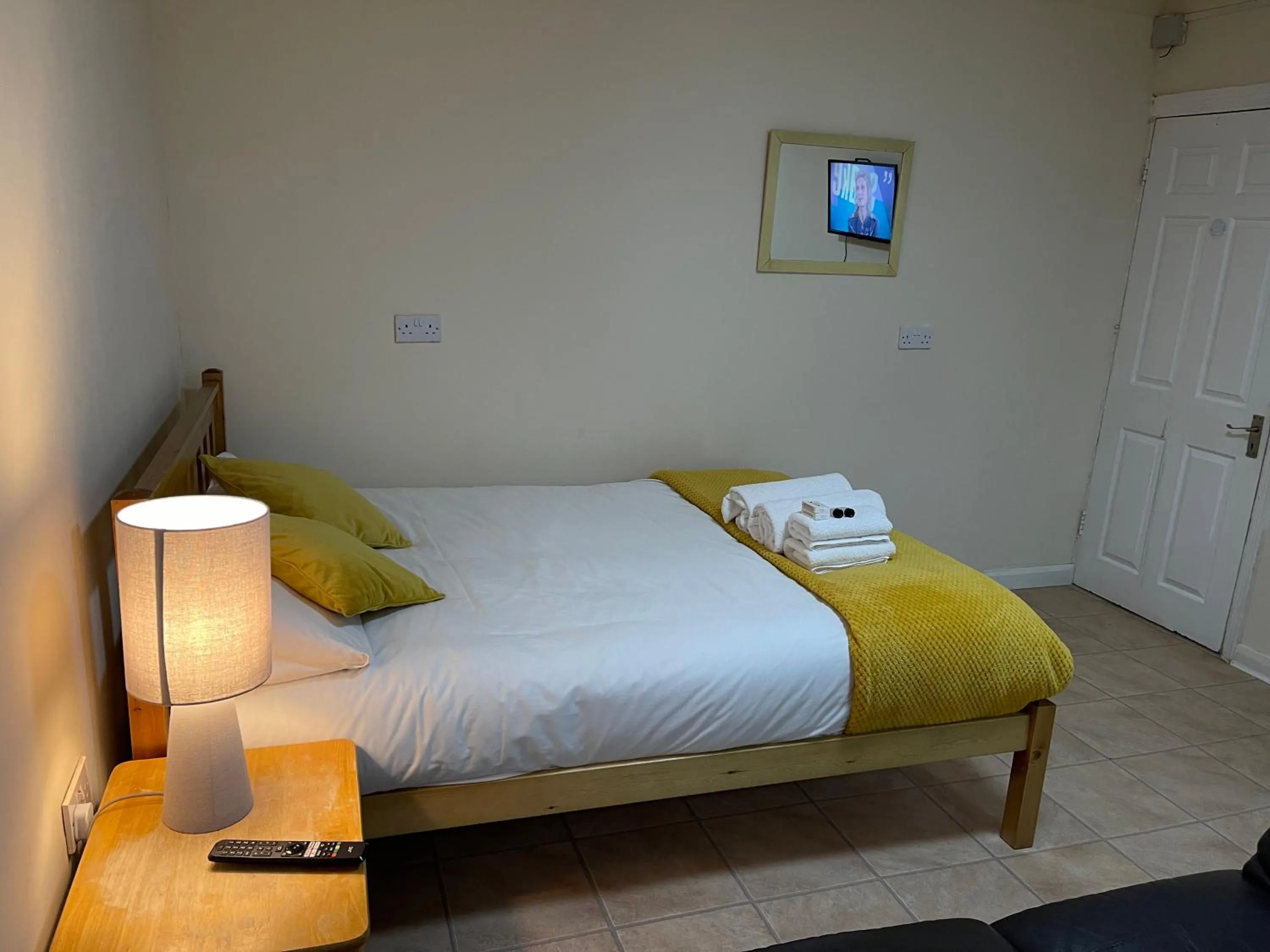 Bed in Hollybush Guest House