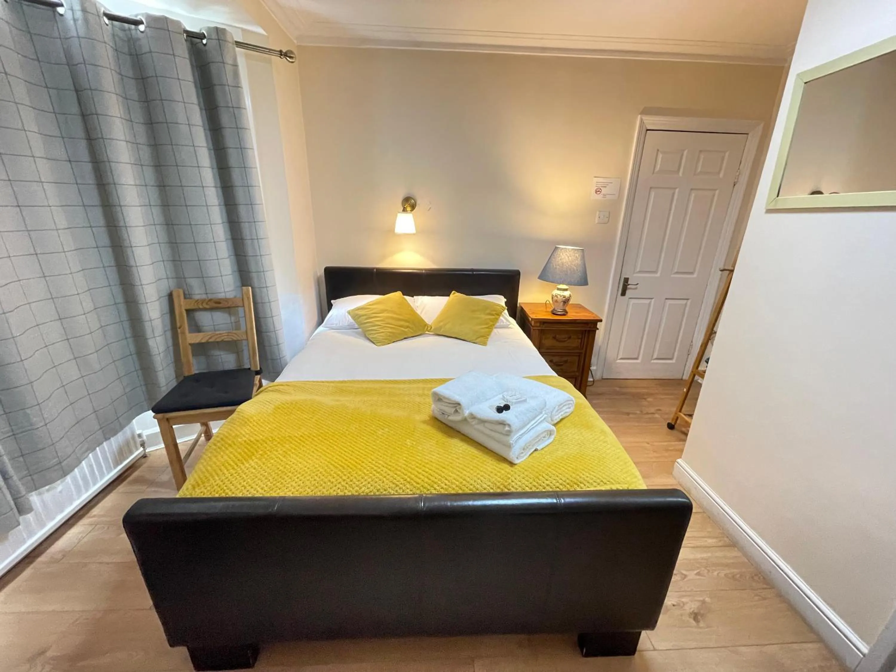 Bed in Hollybush Guest House