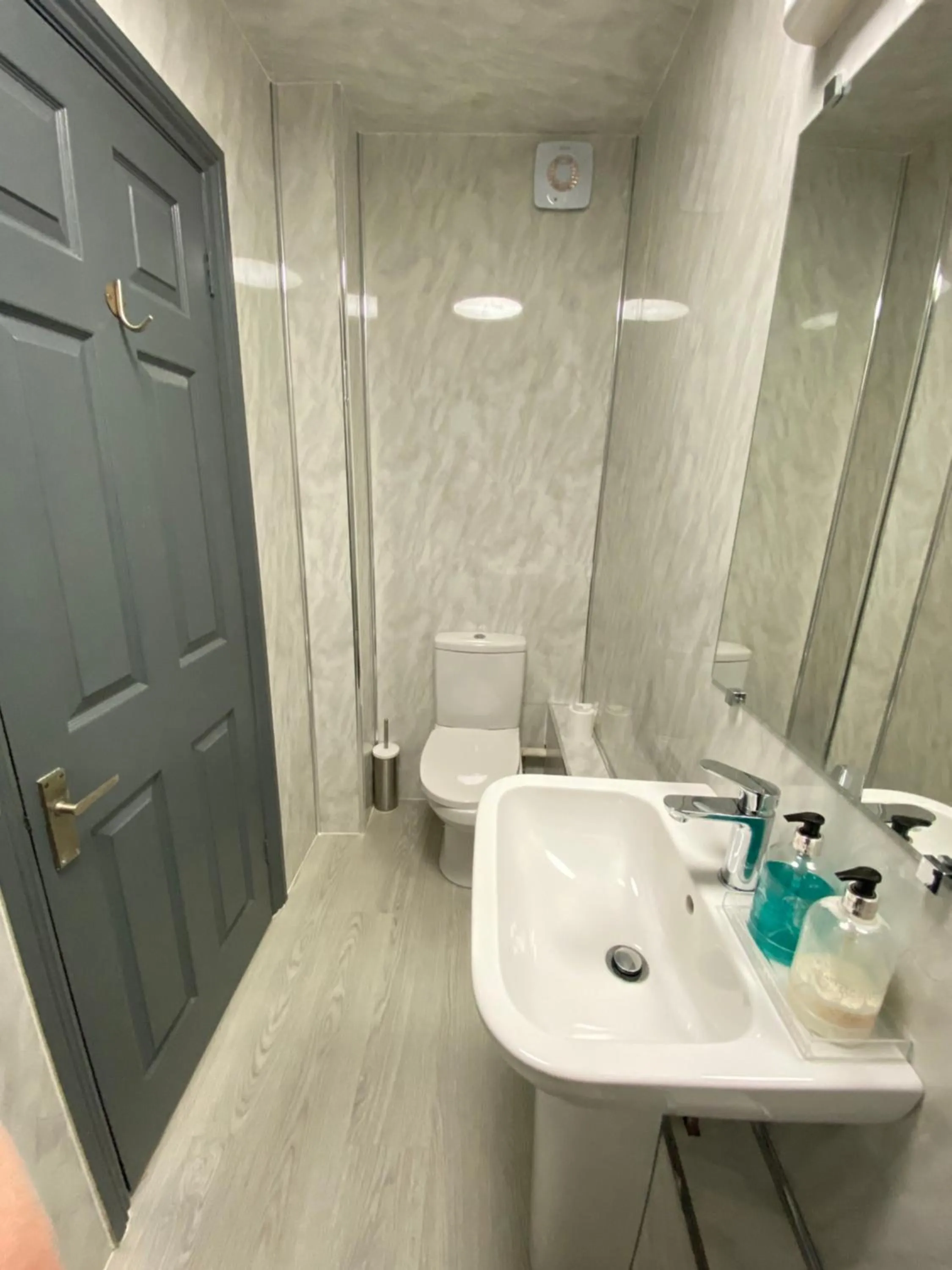 Shower in Hollybush Guest House