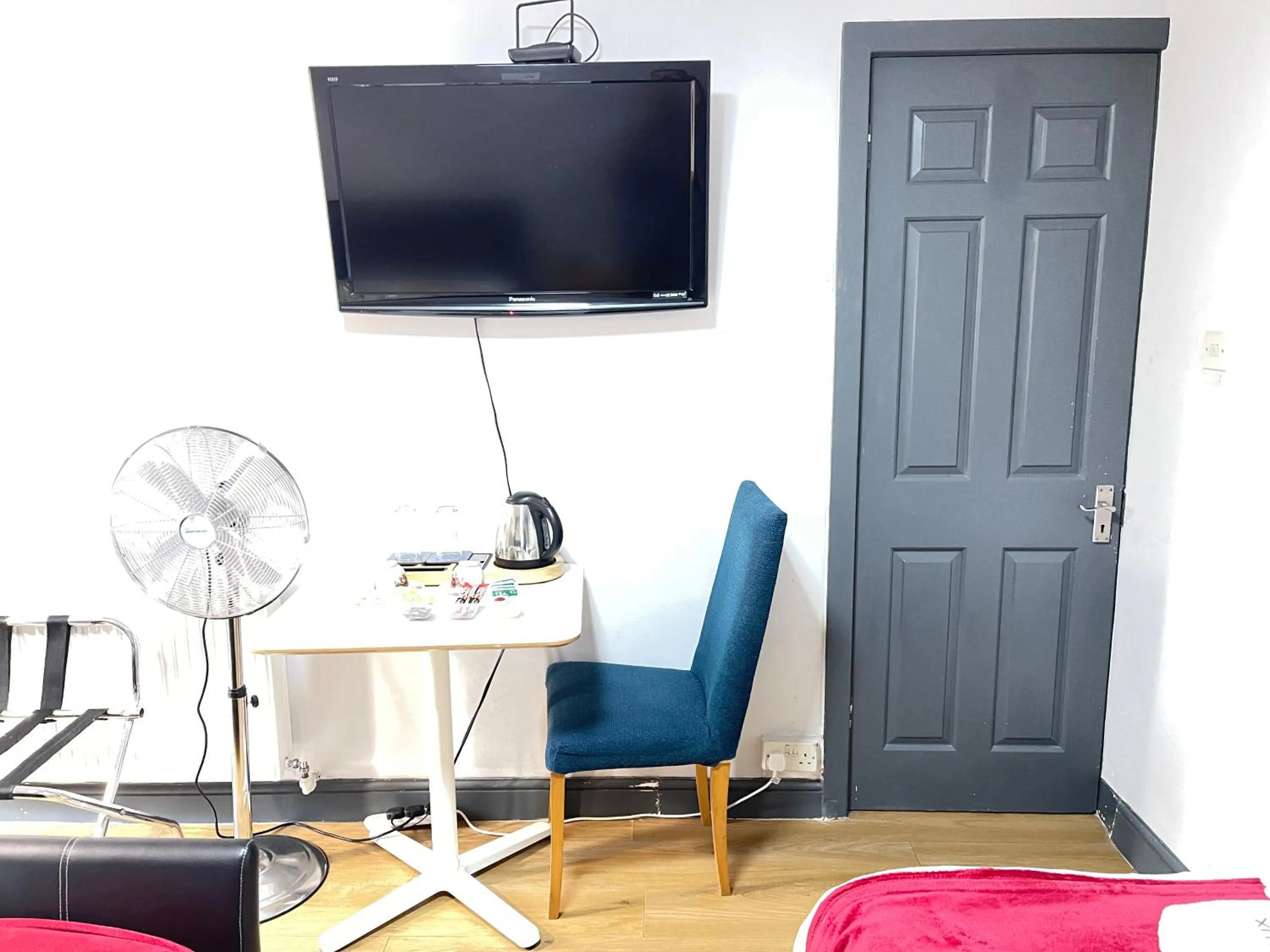 TV and multimedia in Hollybush Guest House