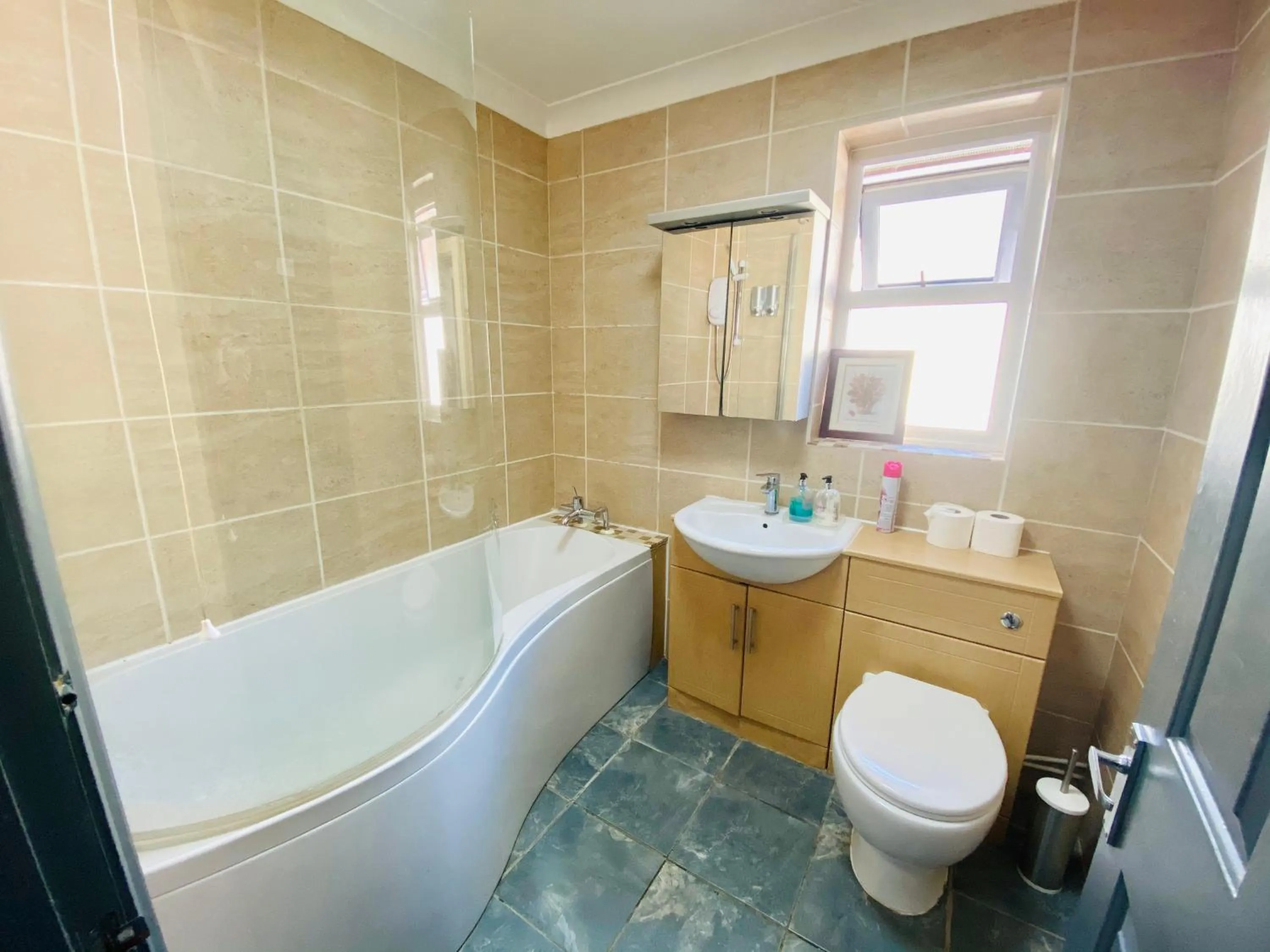 Toilet in Hollybush Guest House