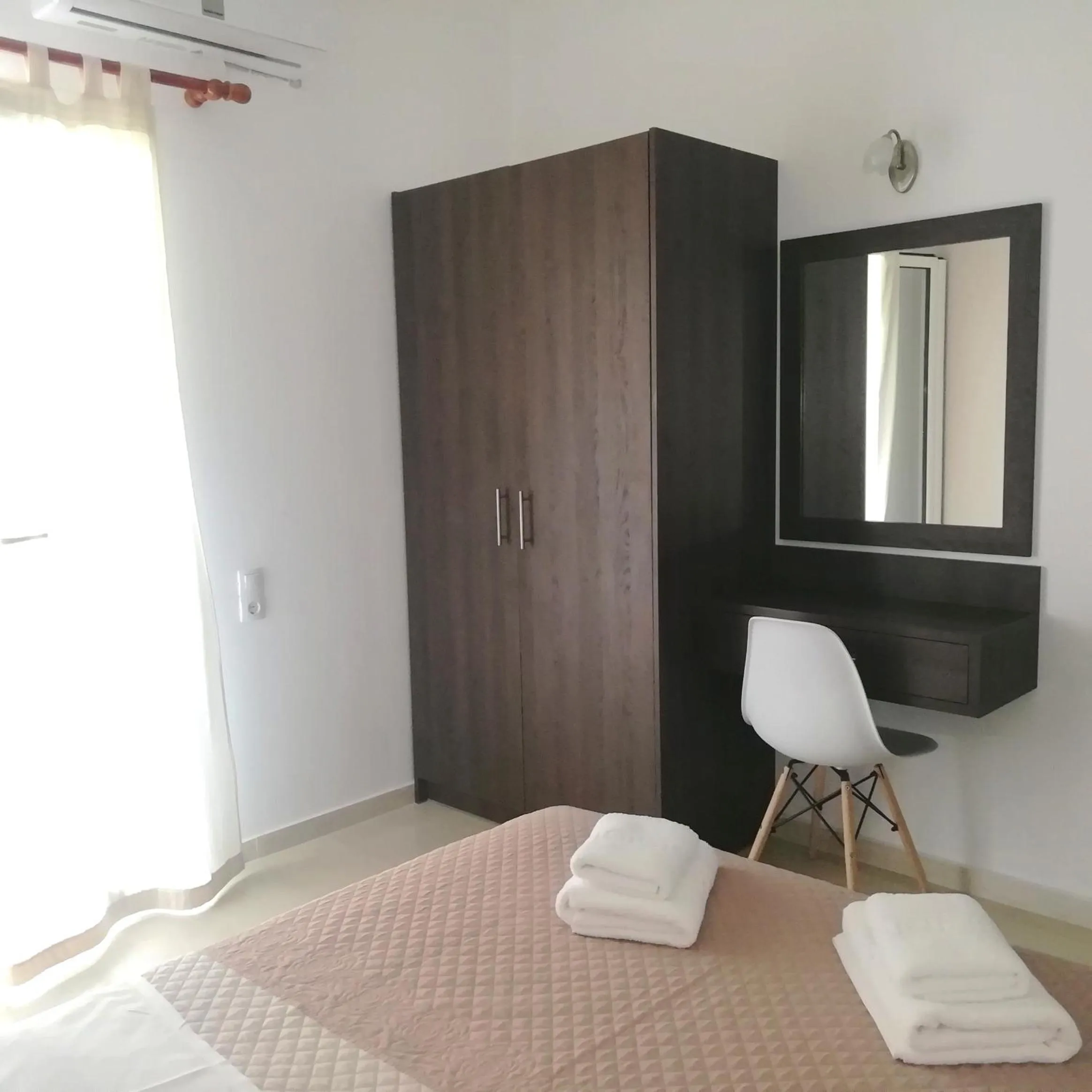 Bedroom, Bed in Hotel Thisvi