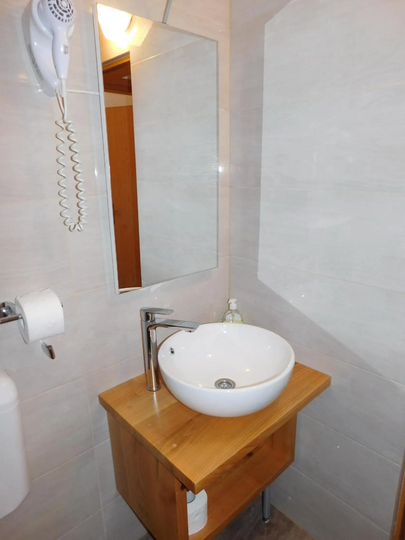 Shower in Guesthouse Sara