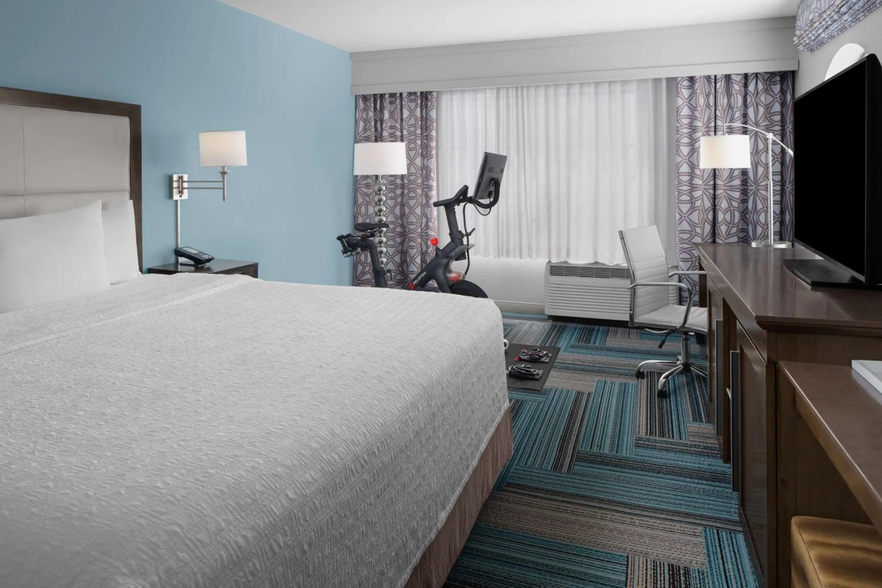 Bedroom, Bed in Hampton Inn San Diego Downtown