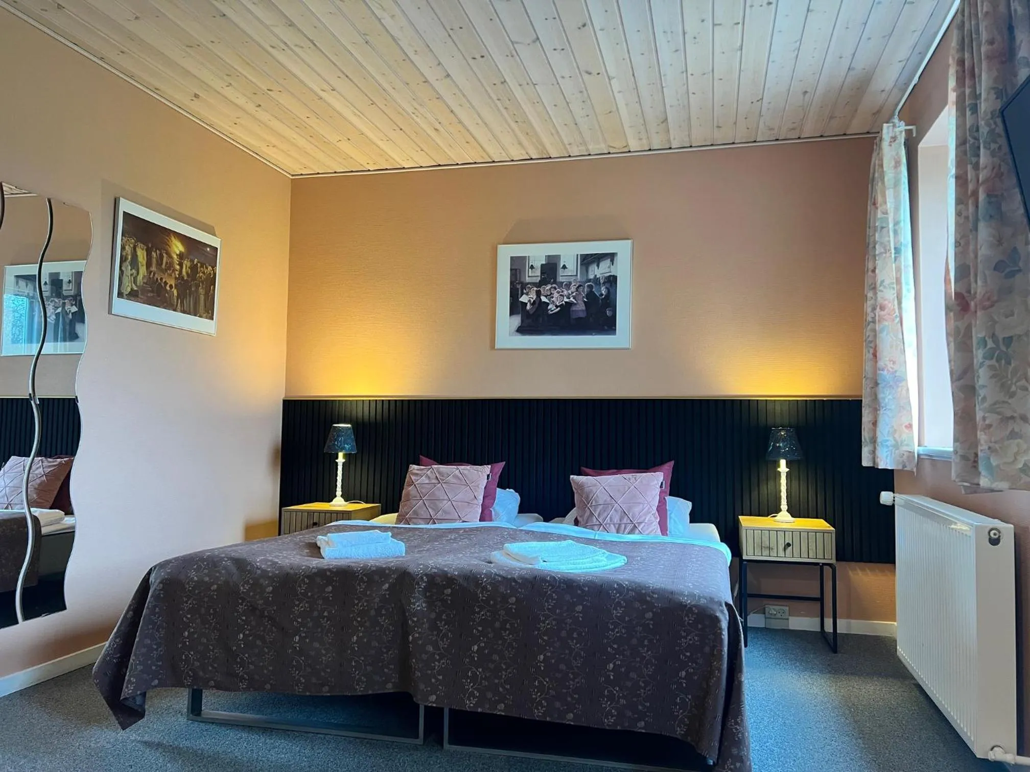 Photo of the whole room, Bed in Hotel Frøslev Kro