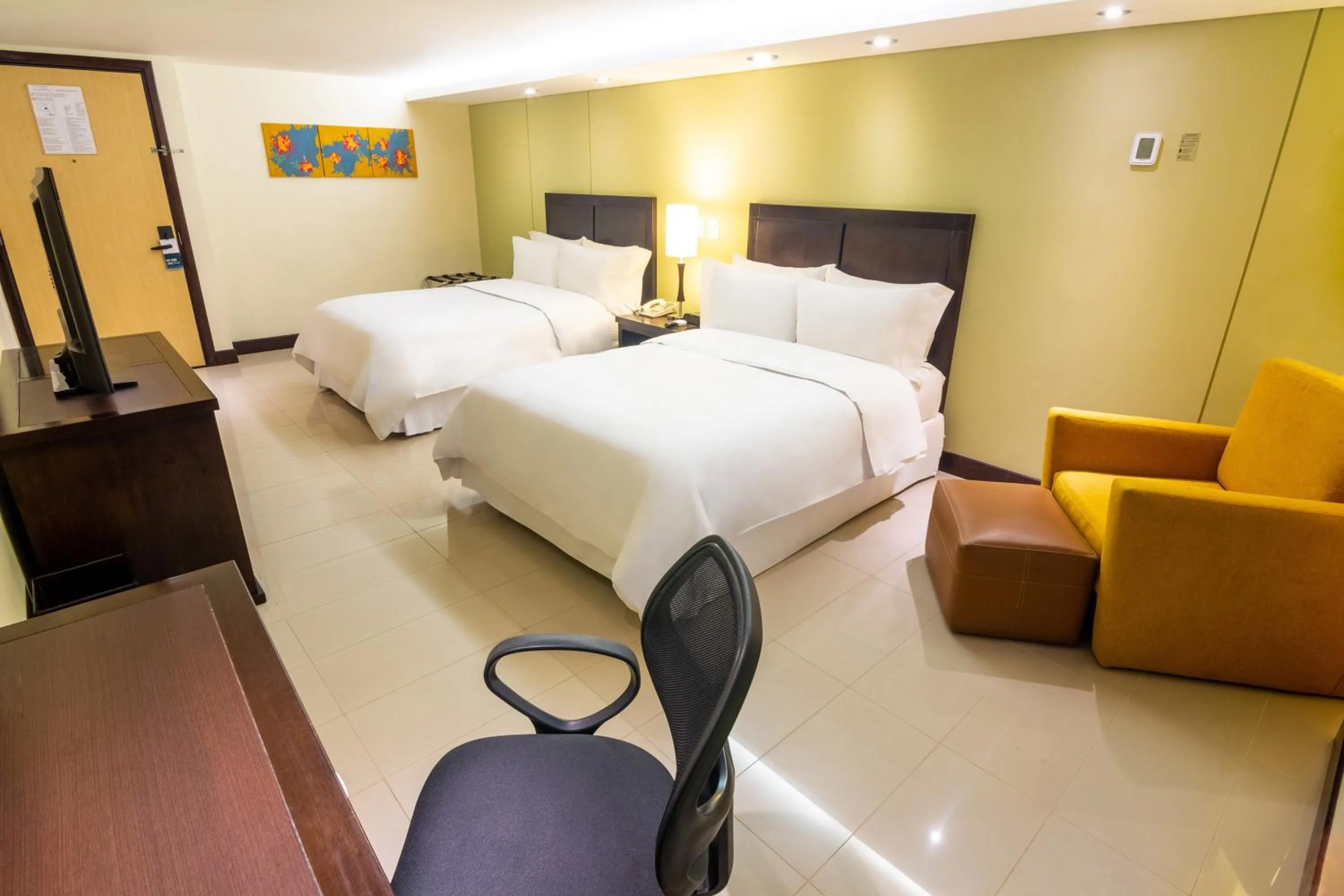 Photo of the whole room, Bed in Sonesta Hotel Cali