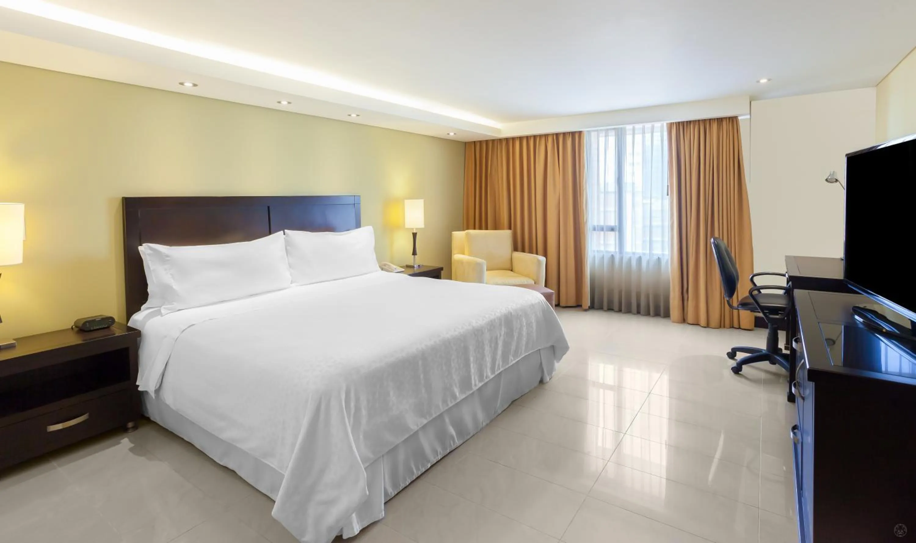 Photo of the whole room, Bed in Sonesta Hotel Cali