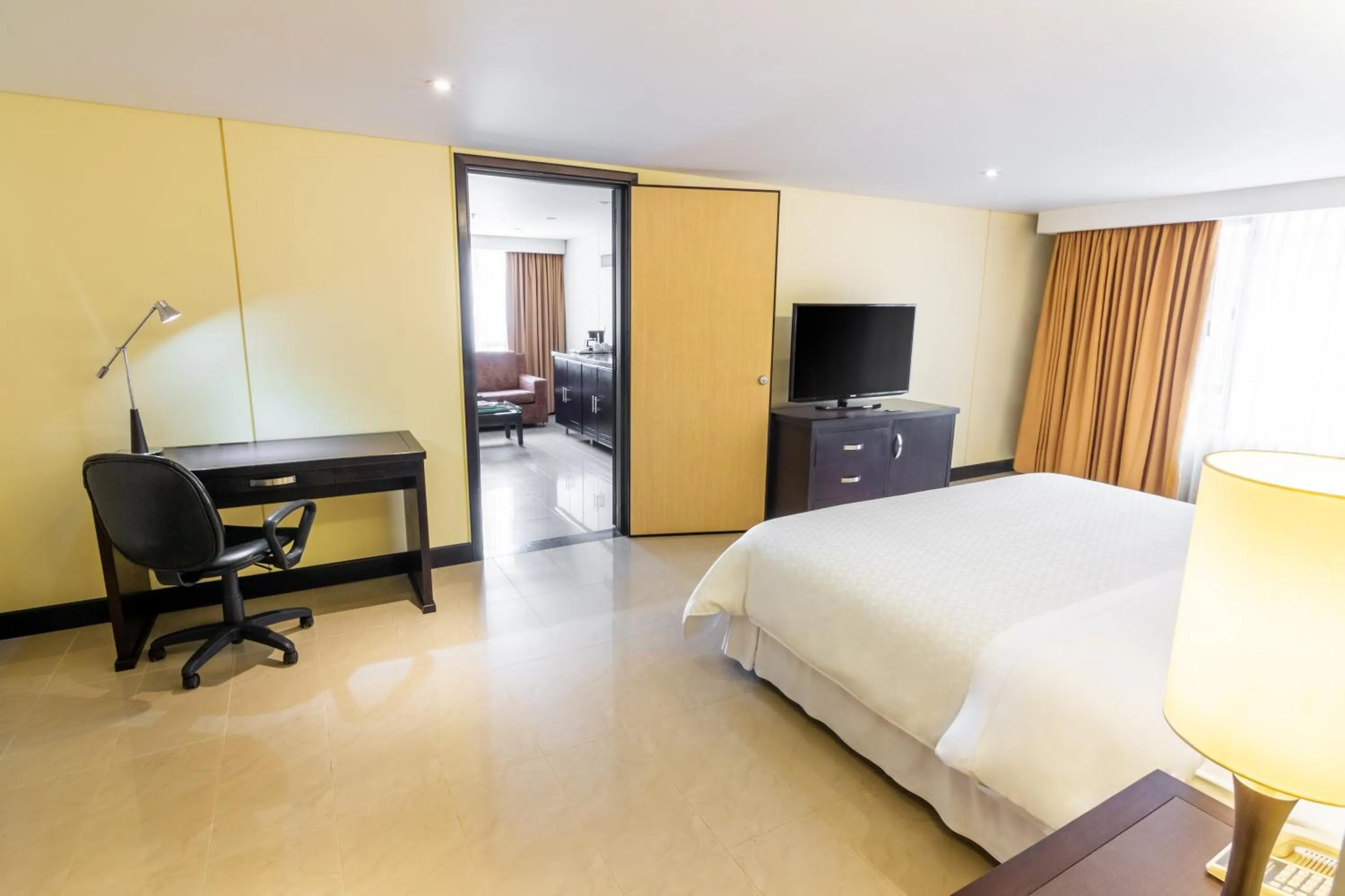 Photo of the whole room, Bed in Sonesta Hotel Cali