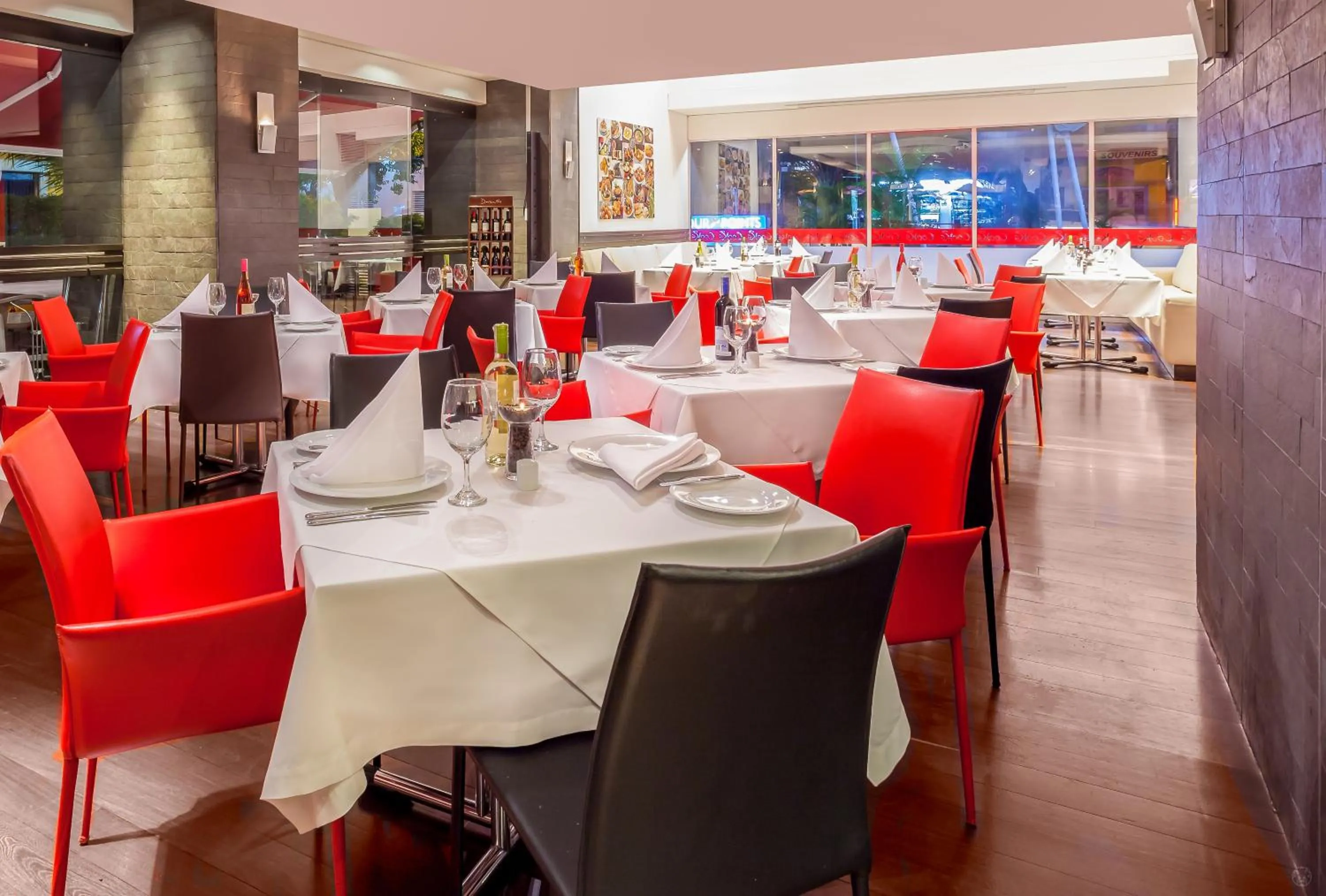 Restaurant/places to eat in Sonesta Hotel Cali