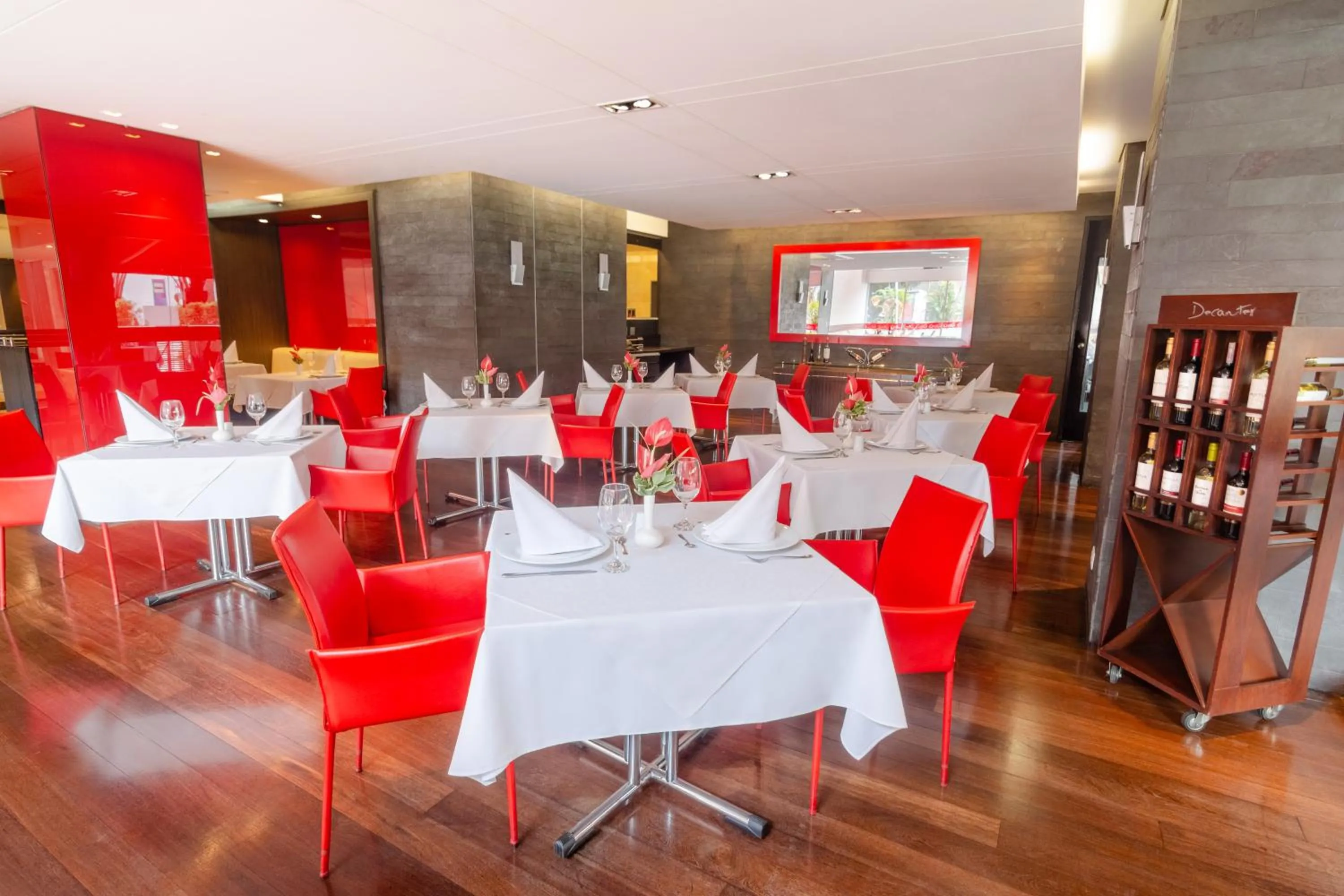 Restaurant/places to eat in Sonesta Hotel Cali