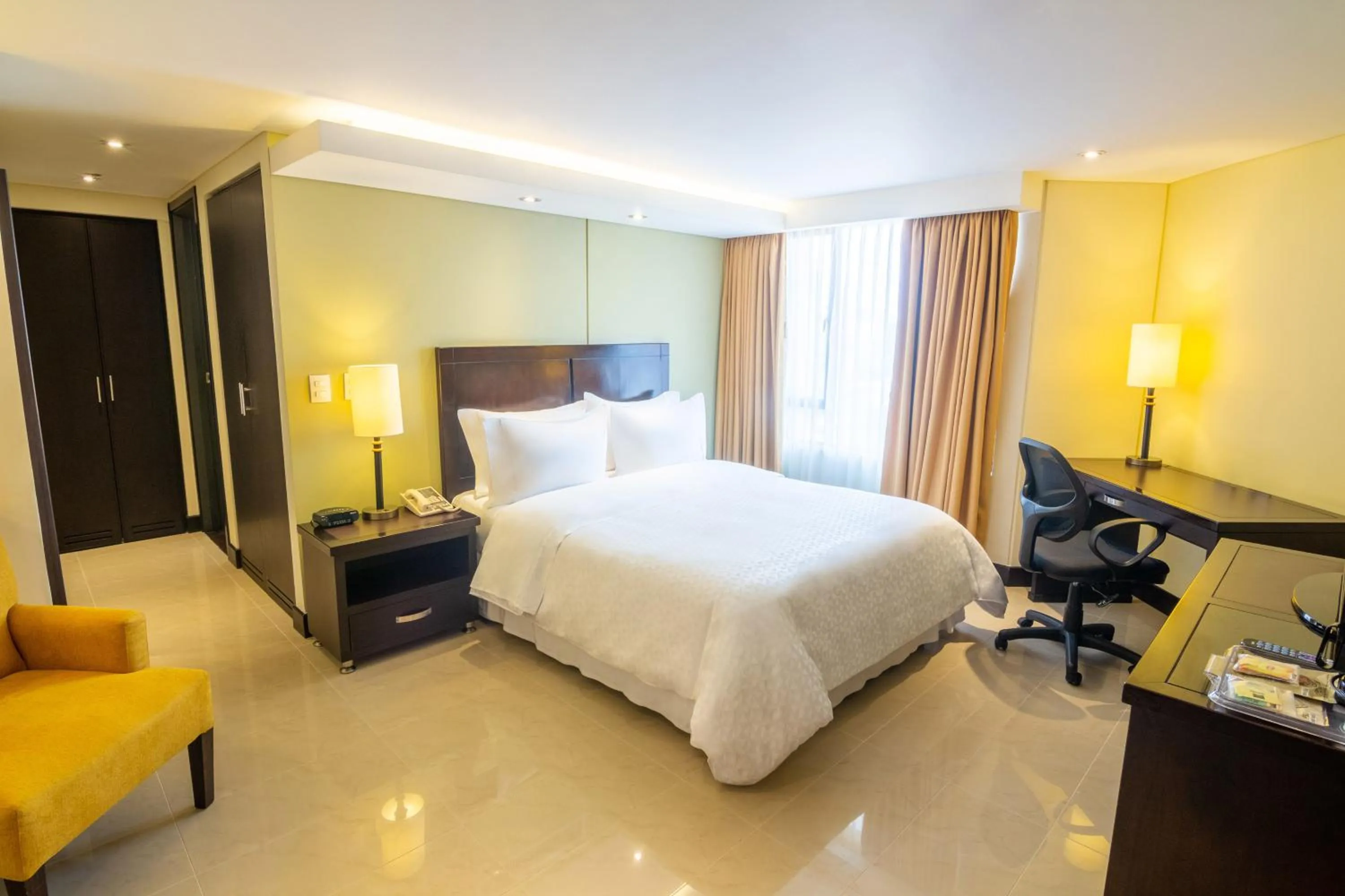 Photo of the whole room, Bed in Sonesta Hotel Cali