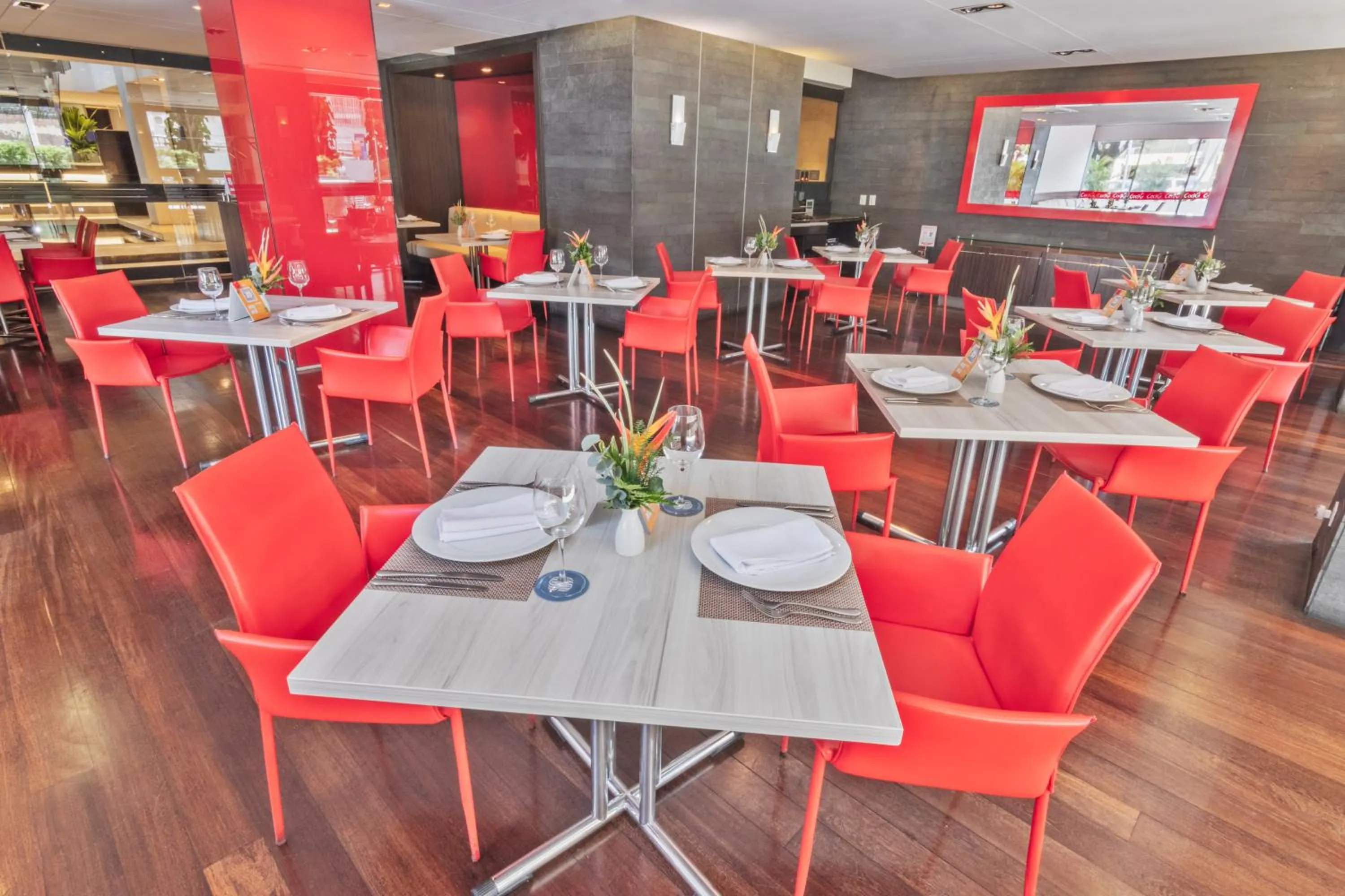 Restaurant/places to eat in Sonesta Hotel Cali