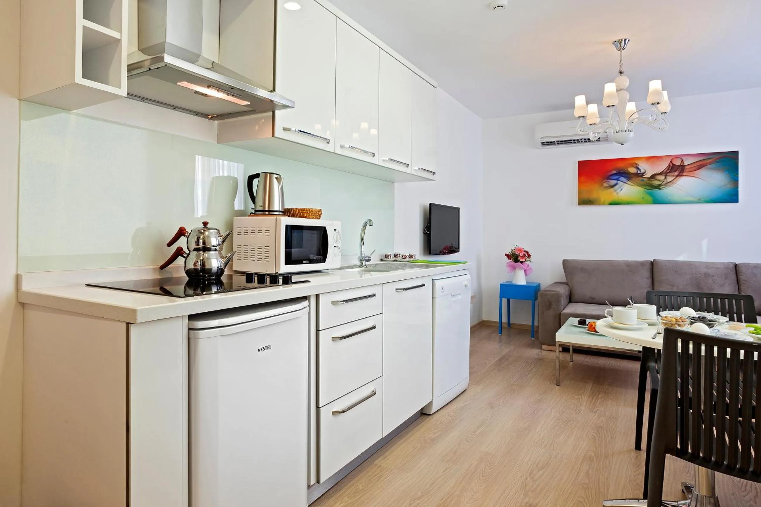 Coffee/tea facilities in The Room Hotel & Apartments