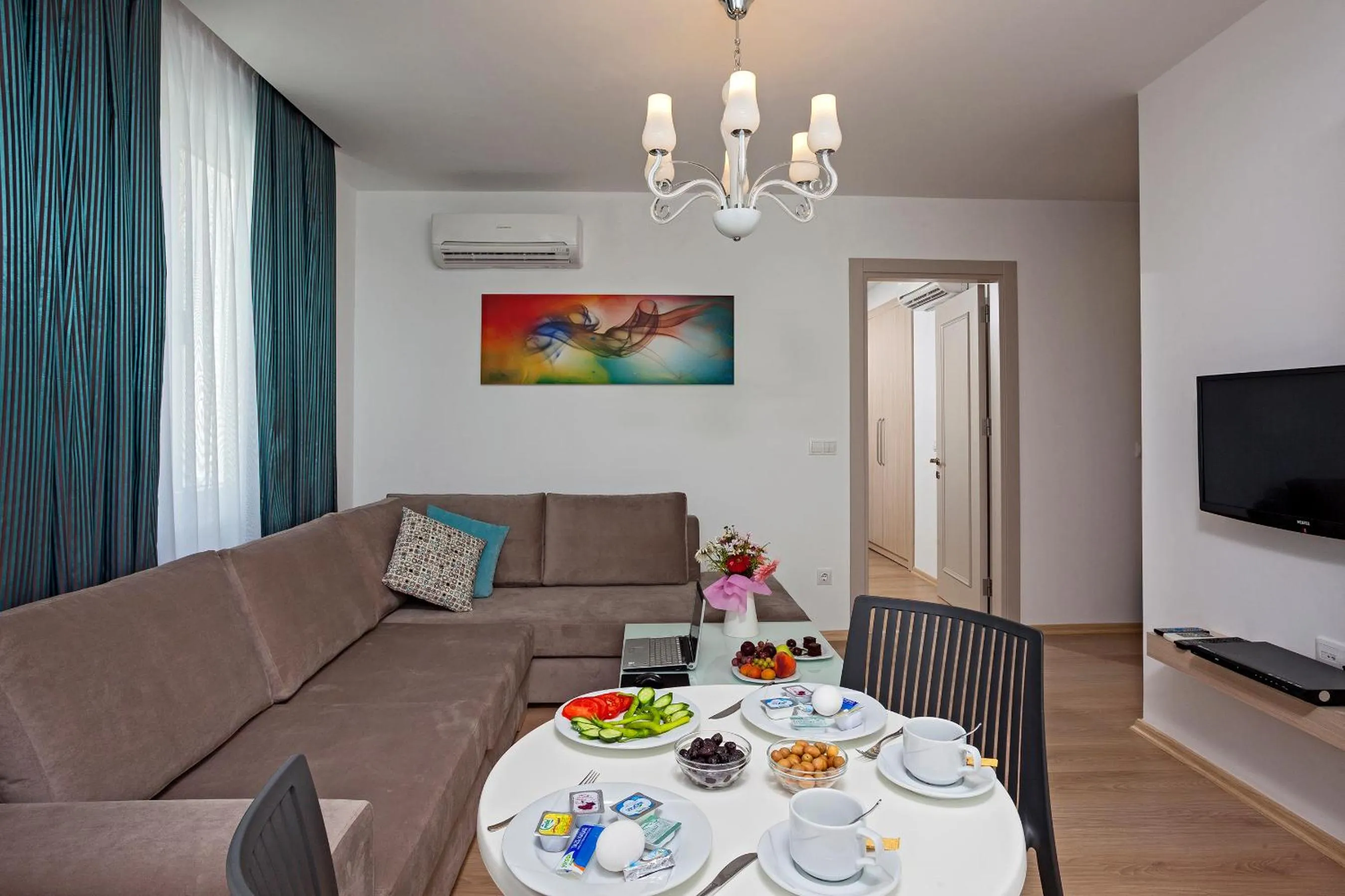 The Room Hotel & Apartments