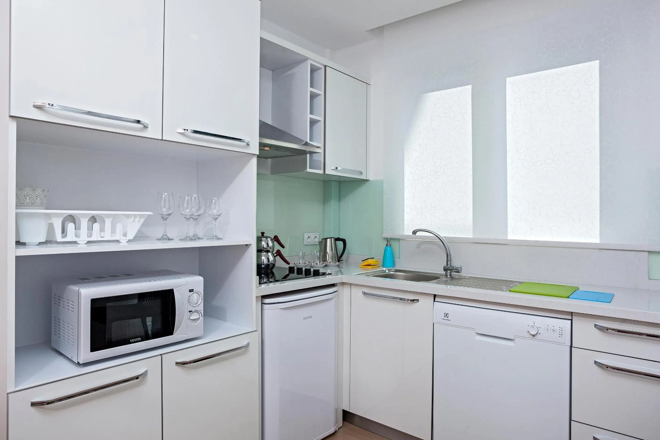 The Room Hotel & Apartments