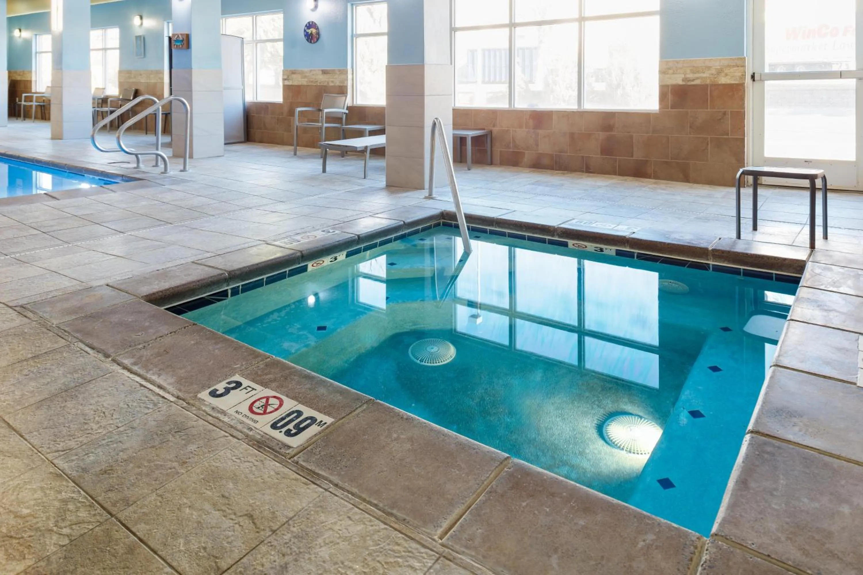 Swimming pool in Holiday Inn Express Hotel Twin Falls by IHG