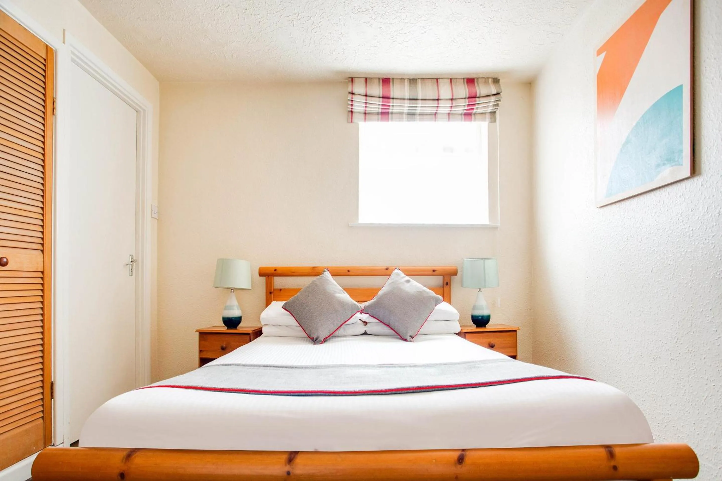 Bedroom in OYO Godolphin Arms Hotel