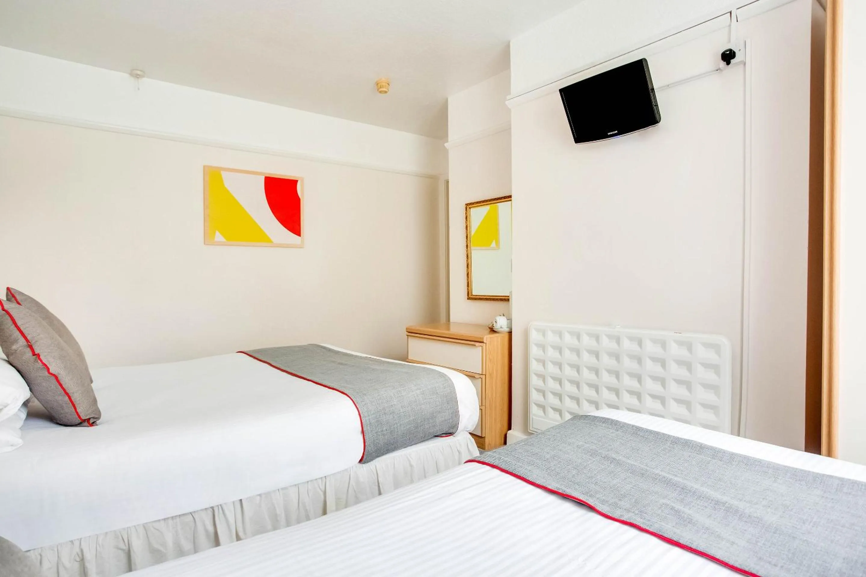 Bedroom in OYO Godolphin Arms Hotel