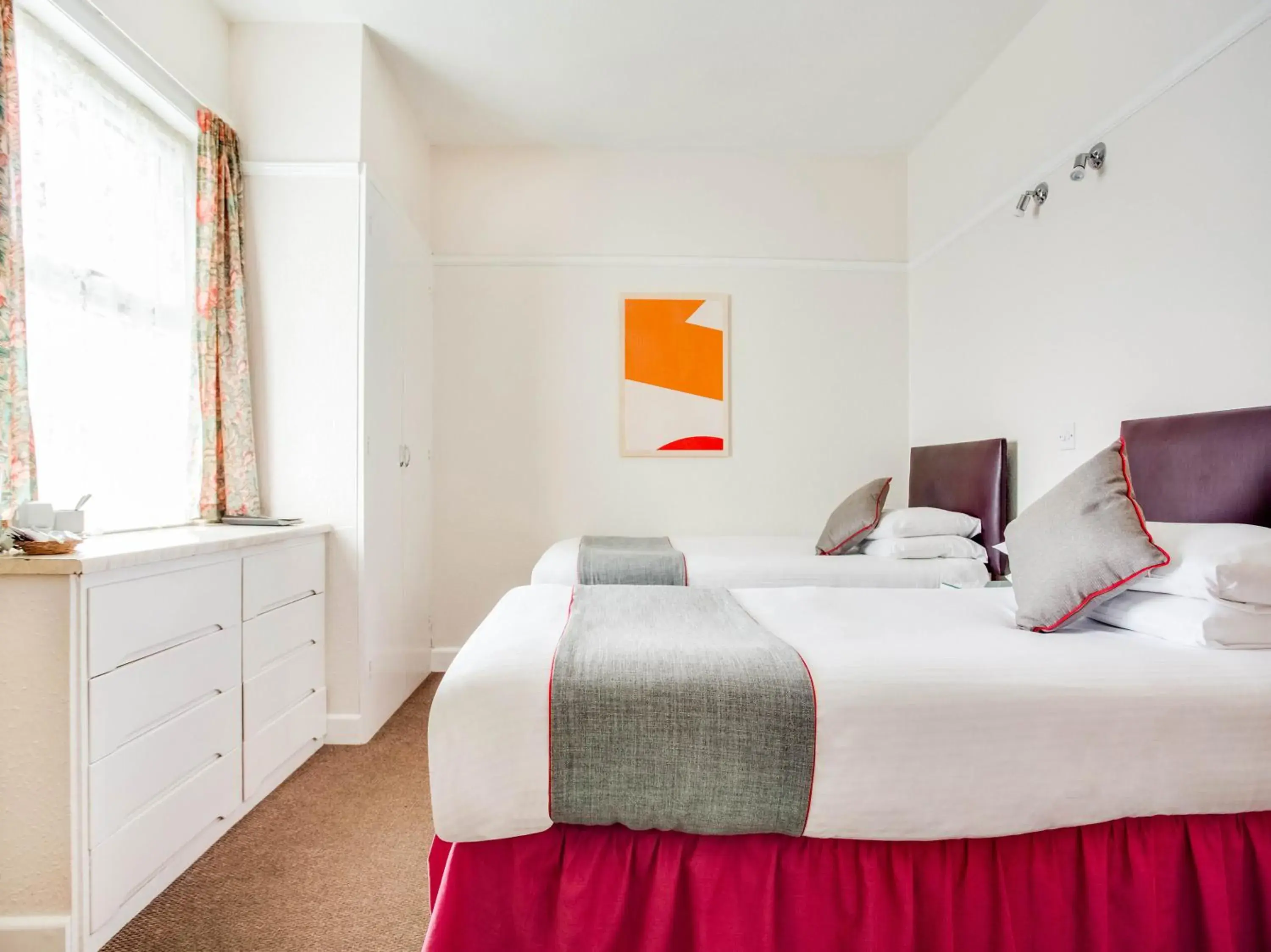 Standard Twin Room in OYO Godolphin Arms Hotel Standard Twin Room in OYO Godolphin Arms Hotel