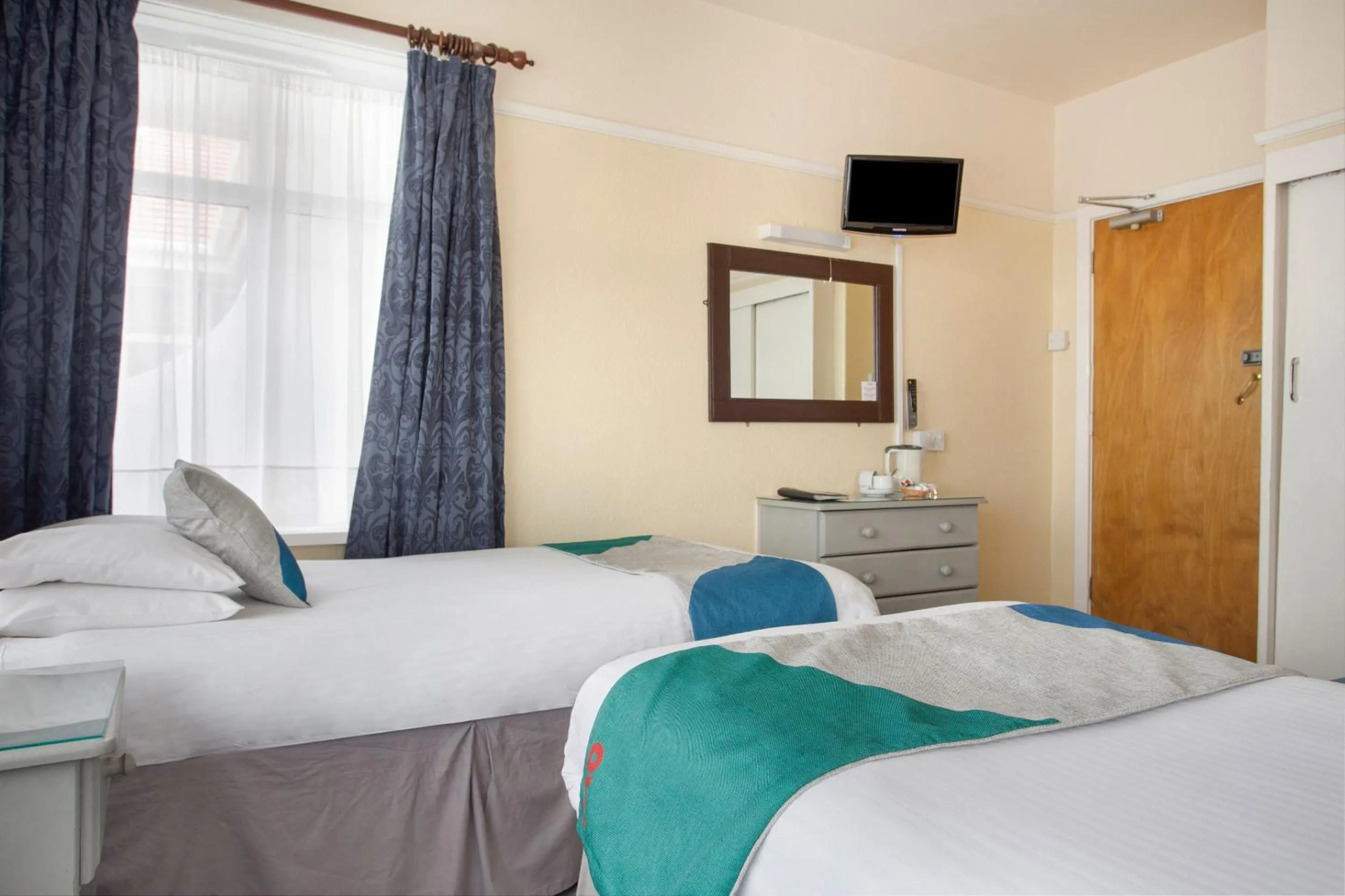 Bedroom in OYO Godolphin Arms Hotel