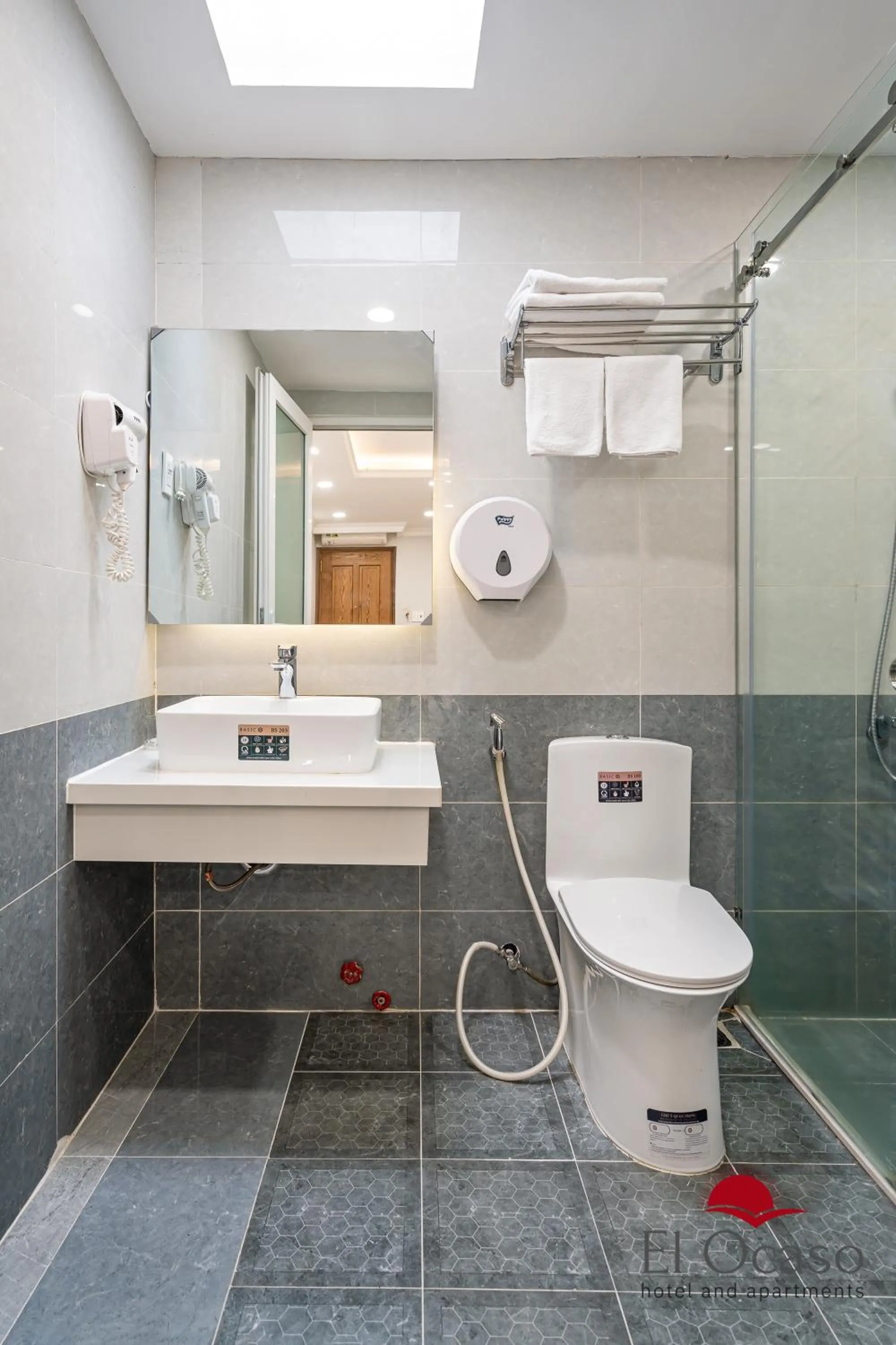 Bathroom in El Ocaso Hotel and Apartments