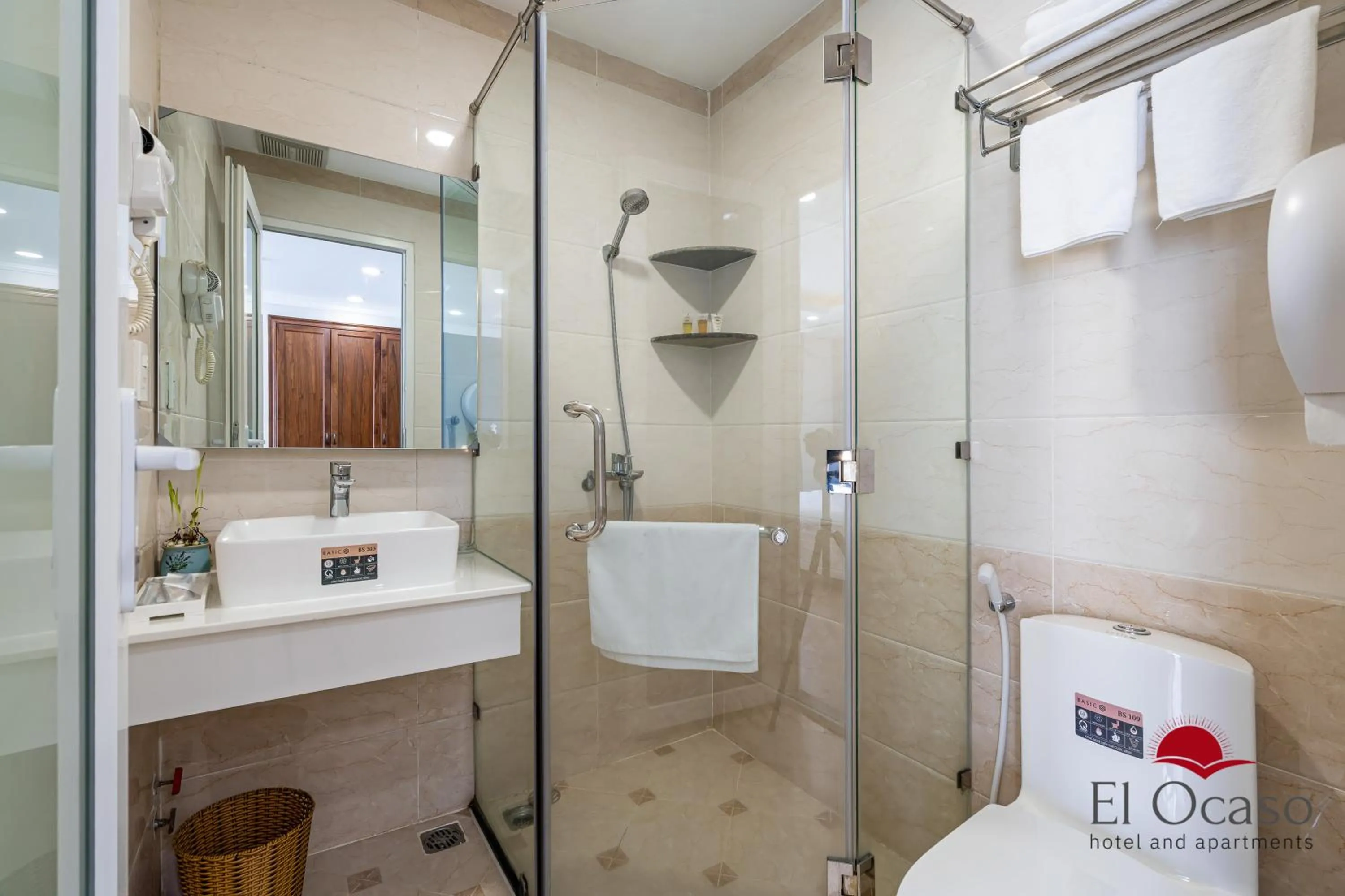 Toilet in El Ocaso Hotel and Apartments