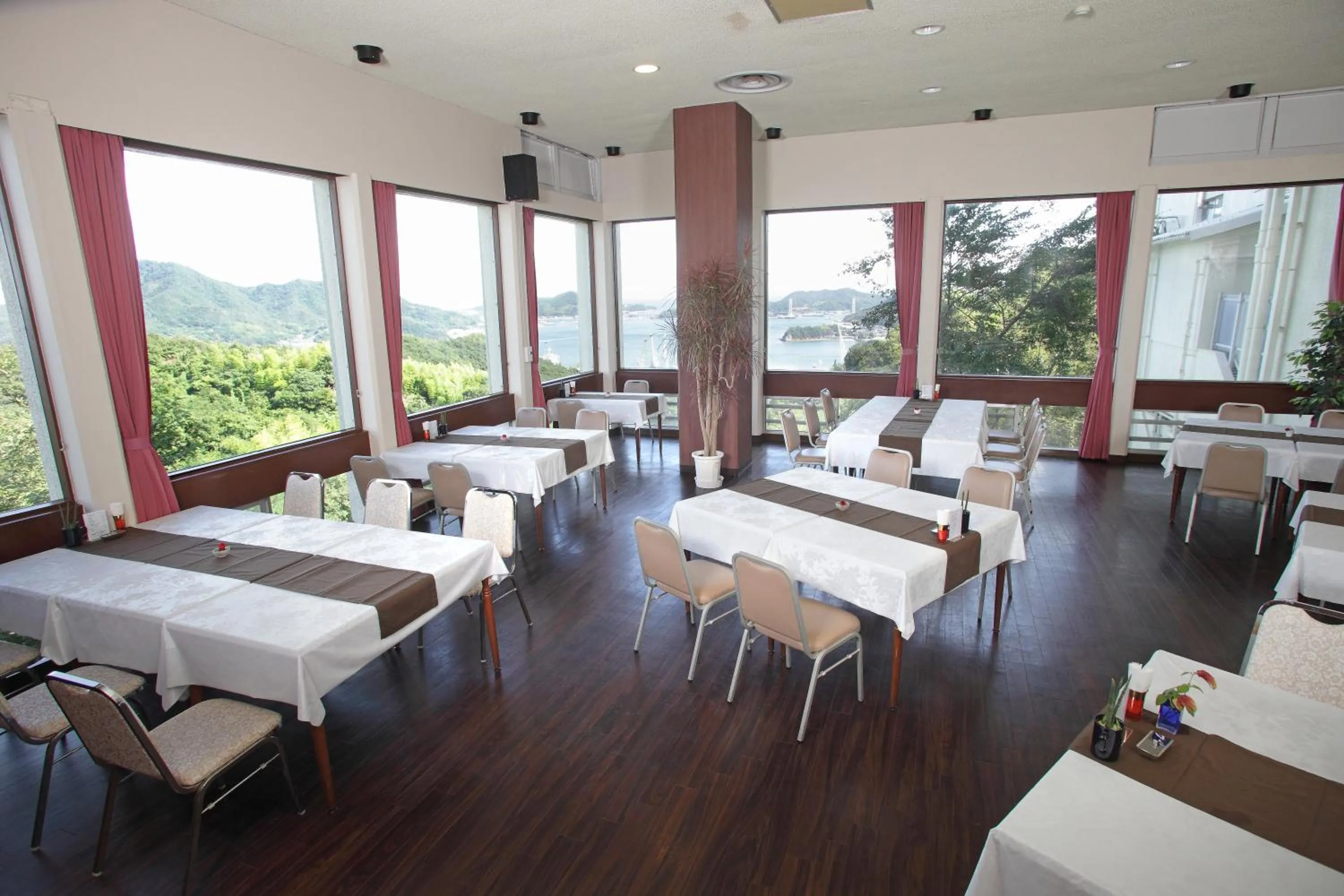 Restaurant/places to eat in Hotel Innoshima