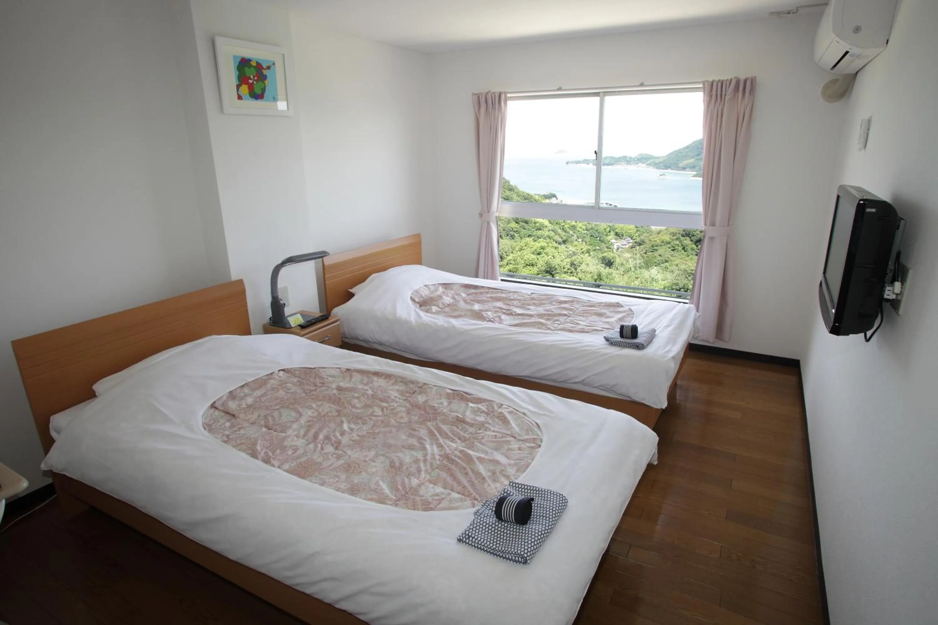 Photo of the whole room, Bed in Hotel Innoshima